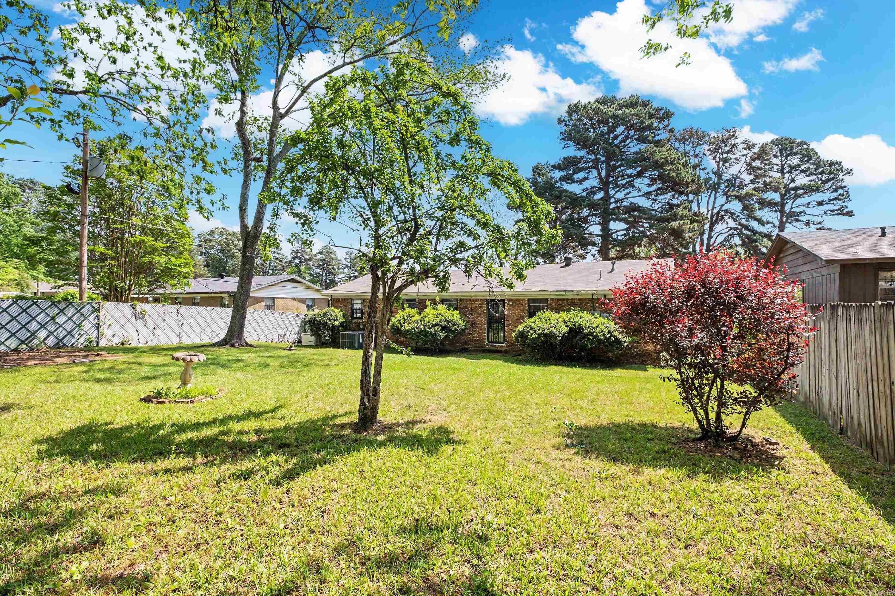 TWIN LAKES - Residential