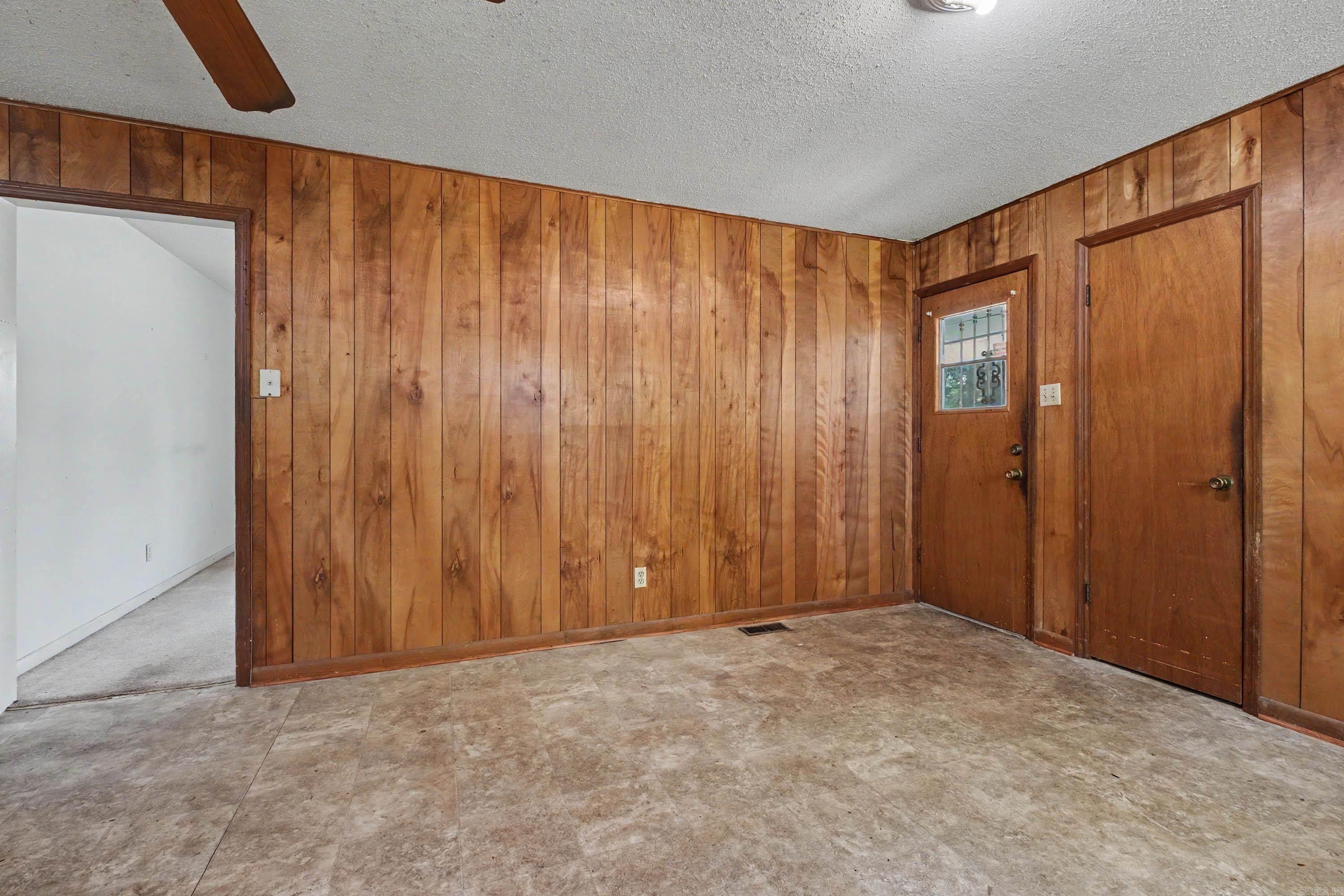 TWIN LAKES - Residential