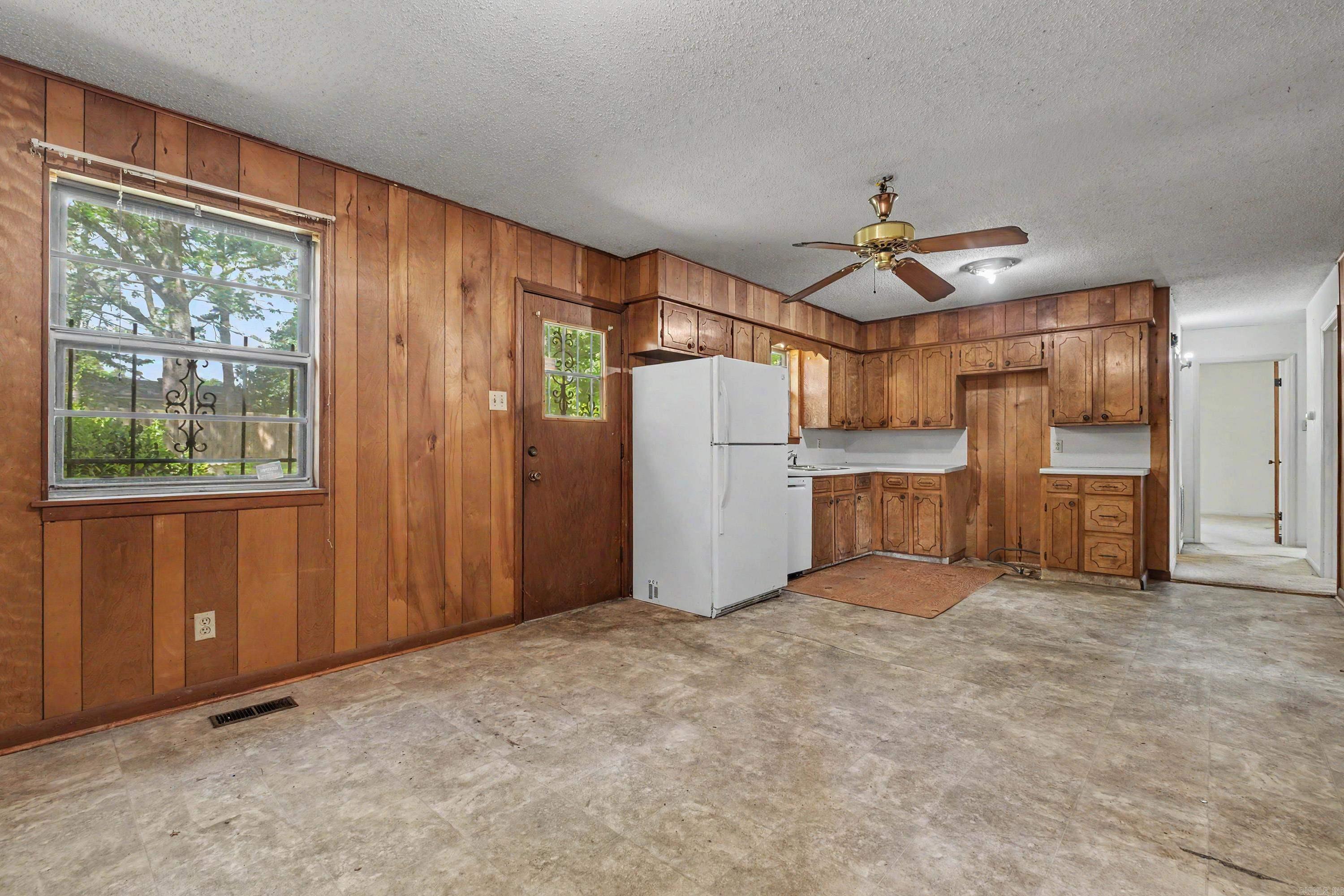 TWIN LAKES - Residential