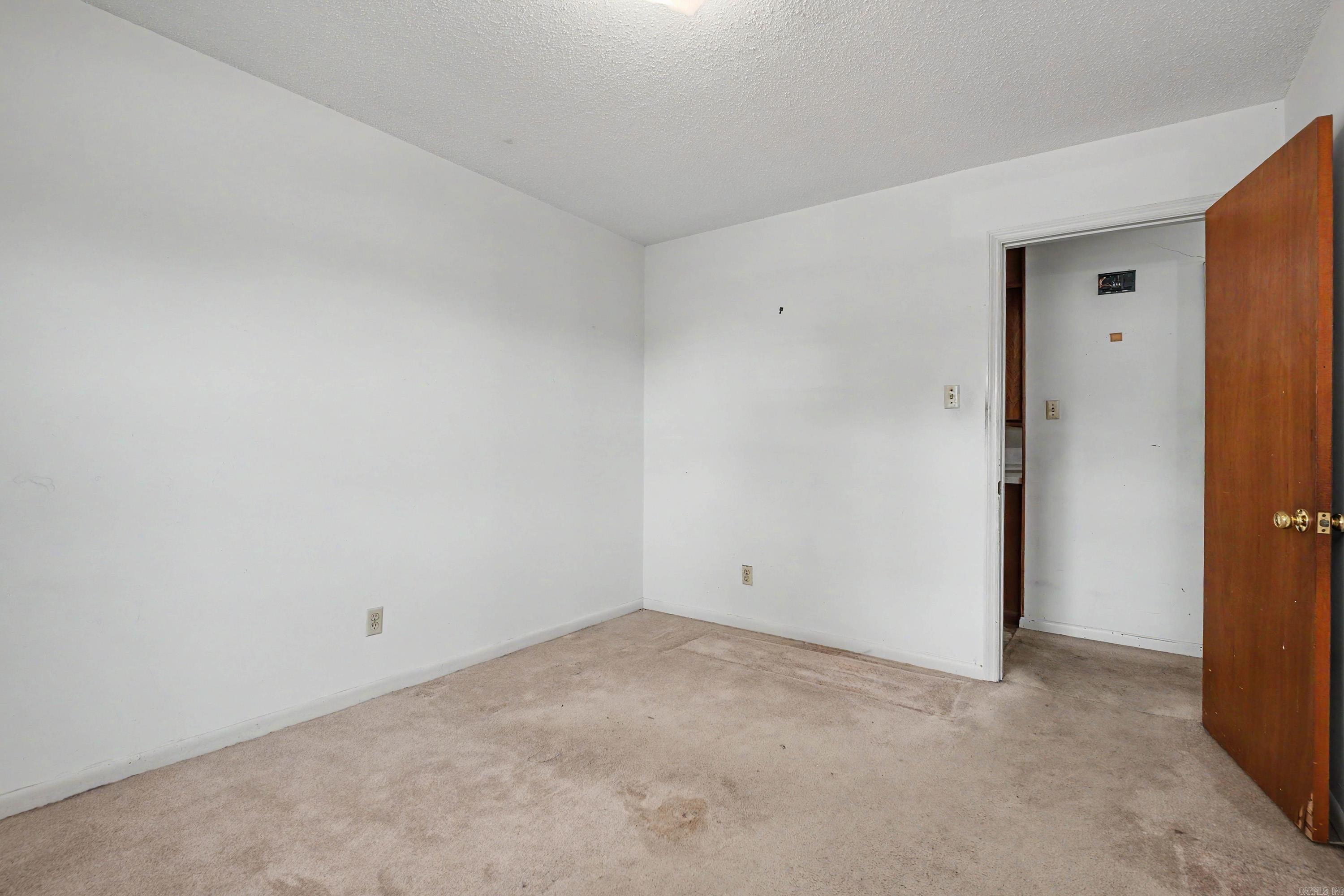 TWIN LAKES - Residential