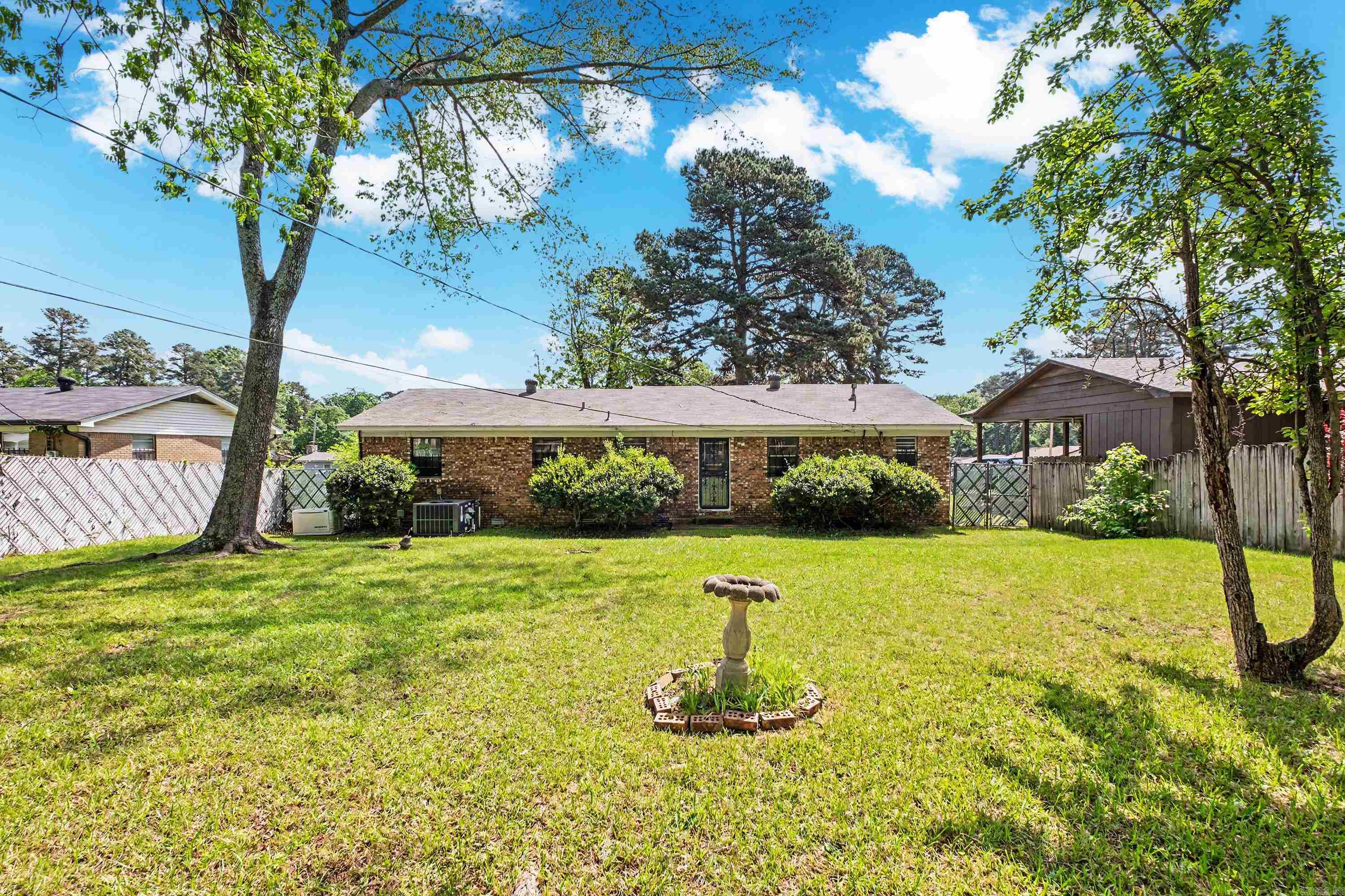 TWIN LAKES - Residential