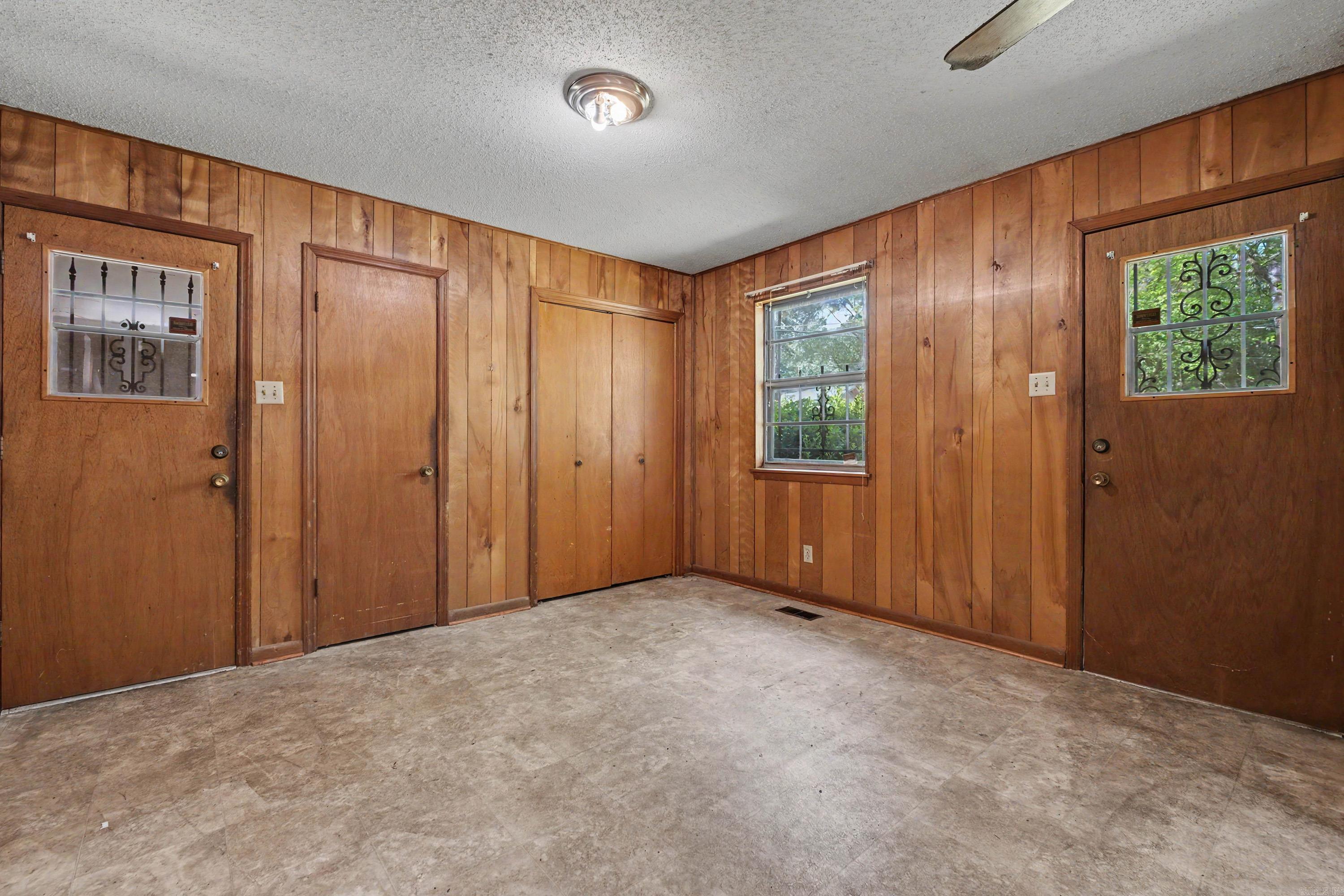 TWIN LAKES - Residential