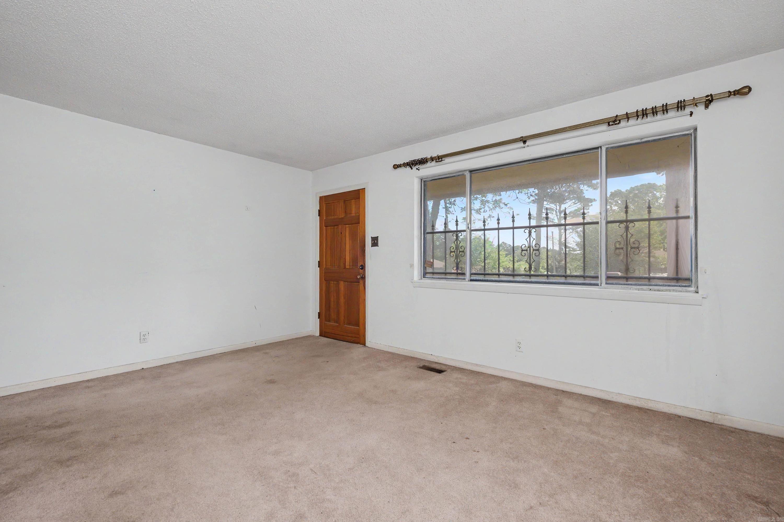 TWIN LAKES - Residential