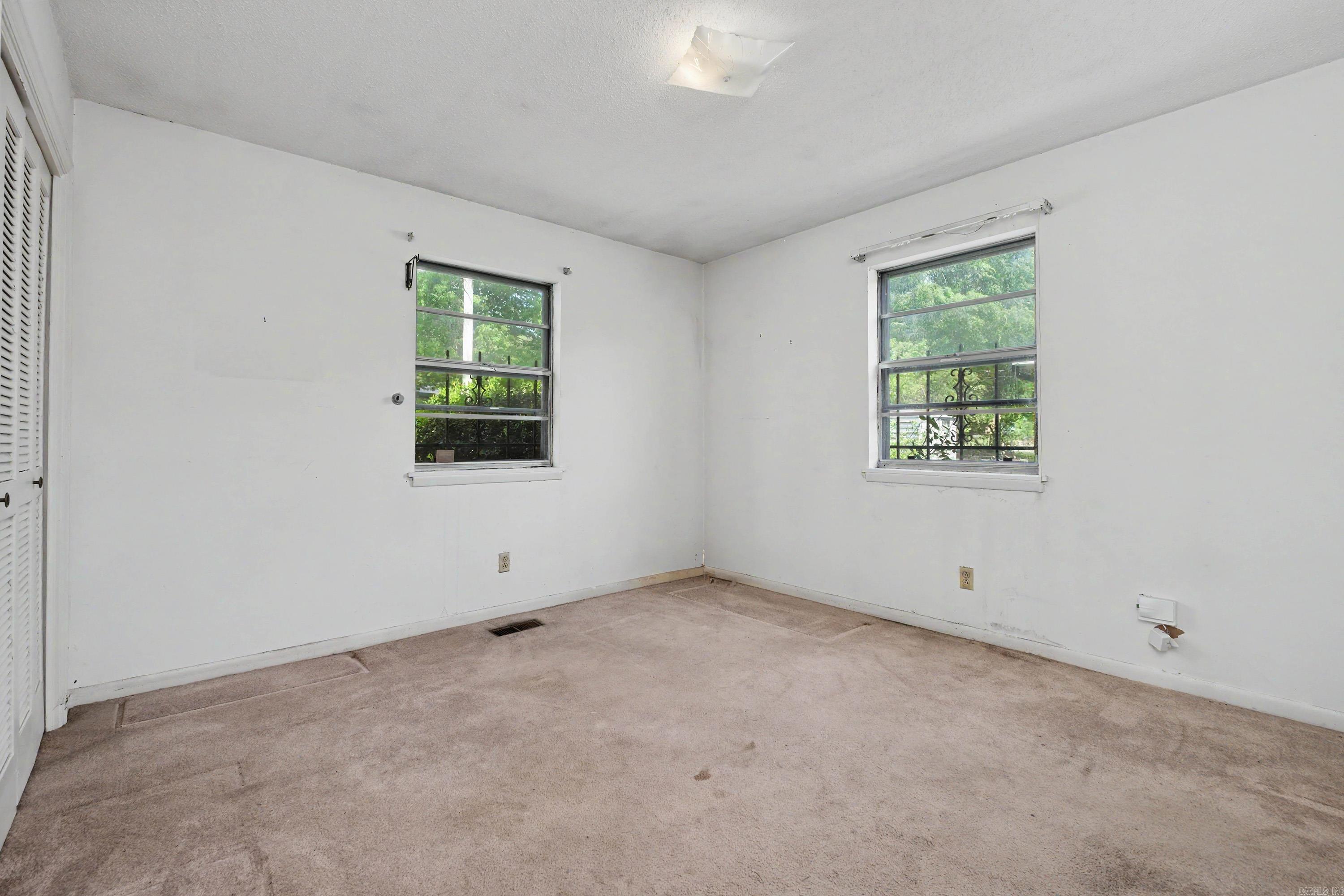 TWIN LAKES - Residential