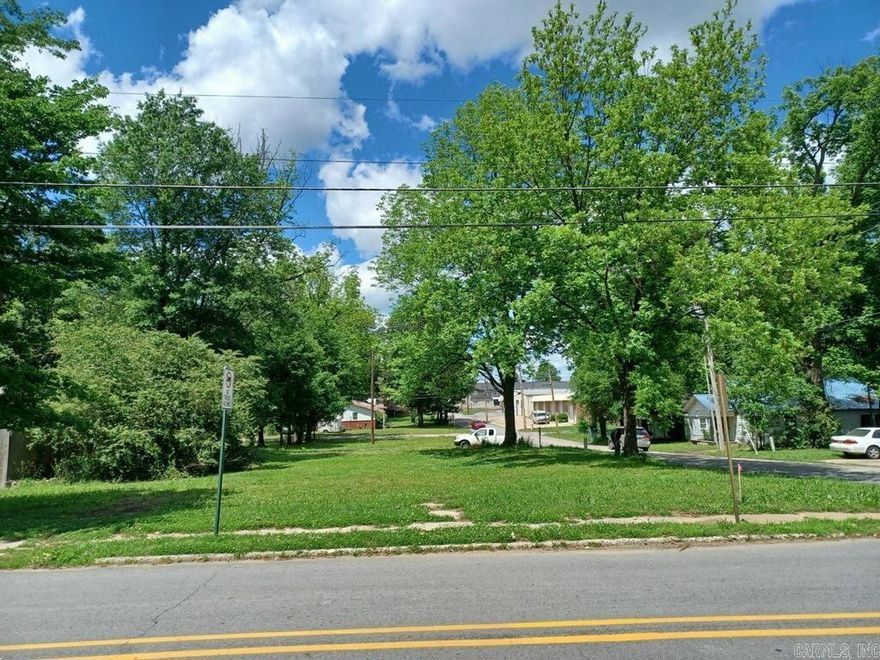 land with brand new survey done in March 2024. Two blocks from Downtown Searcy & 3 blocks from Harding University. Zoned R1. Ready to build a single family or a duplex & single family, or possibly a 4- plex or triplex.