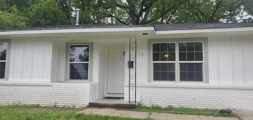 Beautiful 3 bedroom 1 bath family-home Fully renovated, new AC, floors, paint, and kitchen cabinets. Come out and take a look for yourselves!