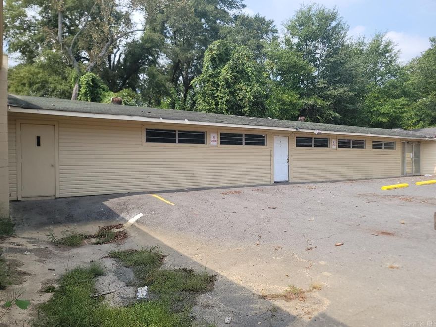 A great opportunity for any business seeking a nice Commercial rental in a very high trafficked area of Little Rock. A great location for daycare or restaurant   This location has a commercial vent hood, grease trap and sink area in a good size kitchen. Must see to visualize the potential. Schedule your showing to see if this location is a perfect fit for your business.