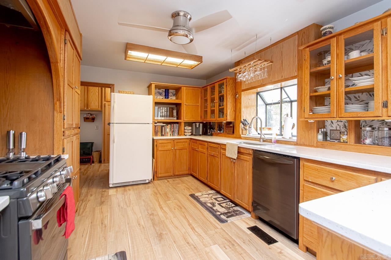 OAK MEADOWS - Residential