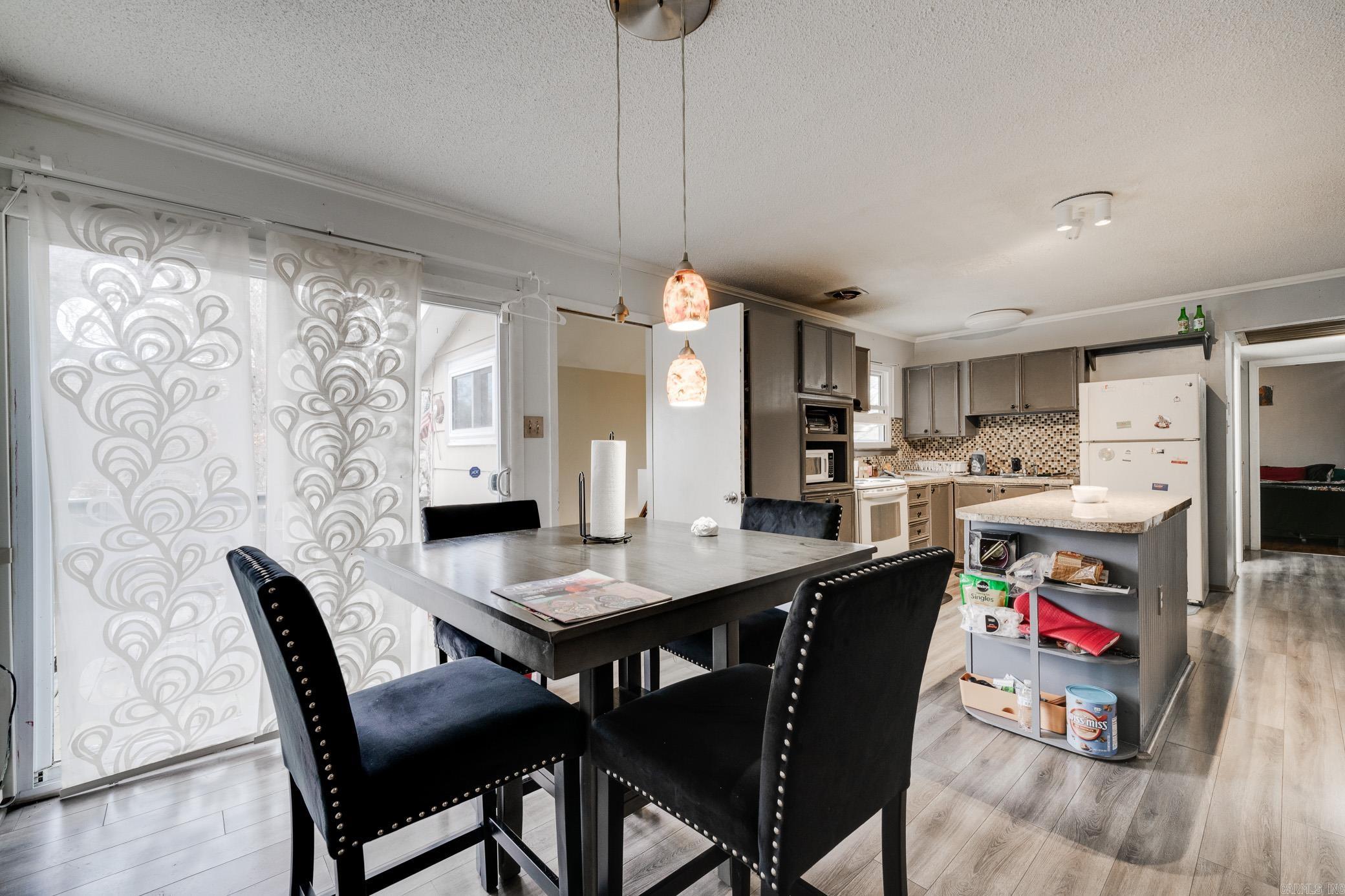 MEADOWCLIFF - Residential