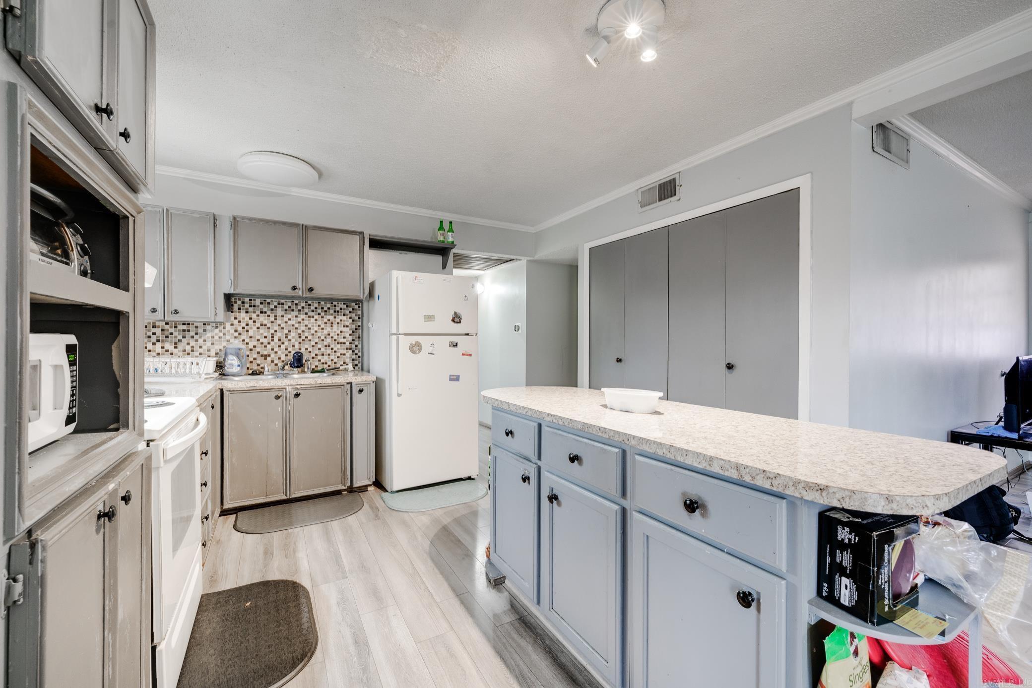 MEADOWCLIFF - Residential