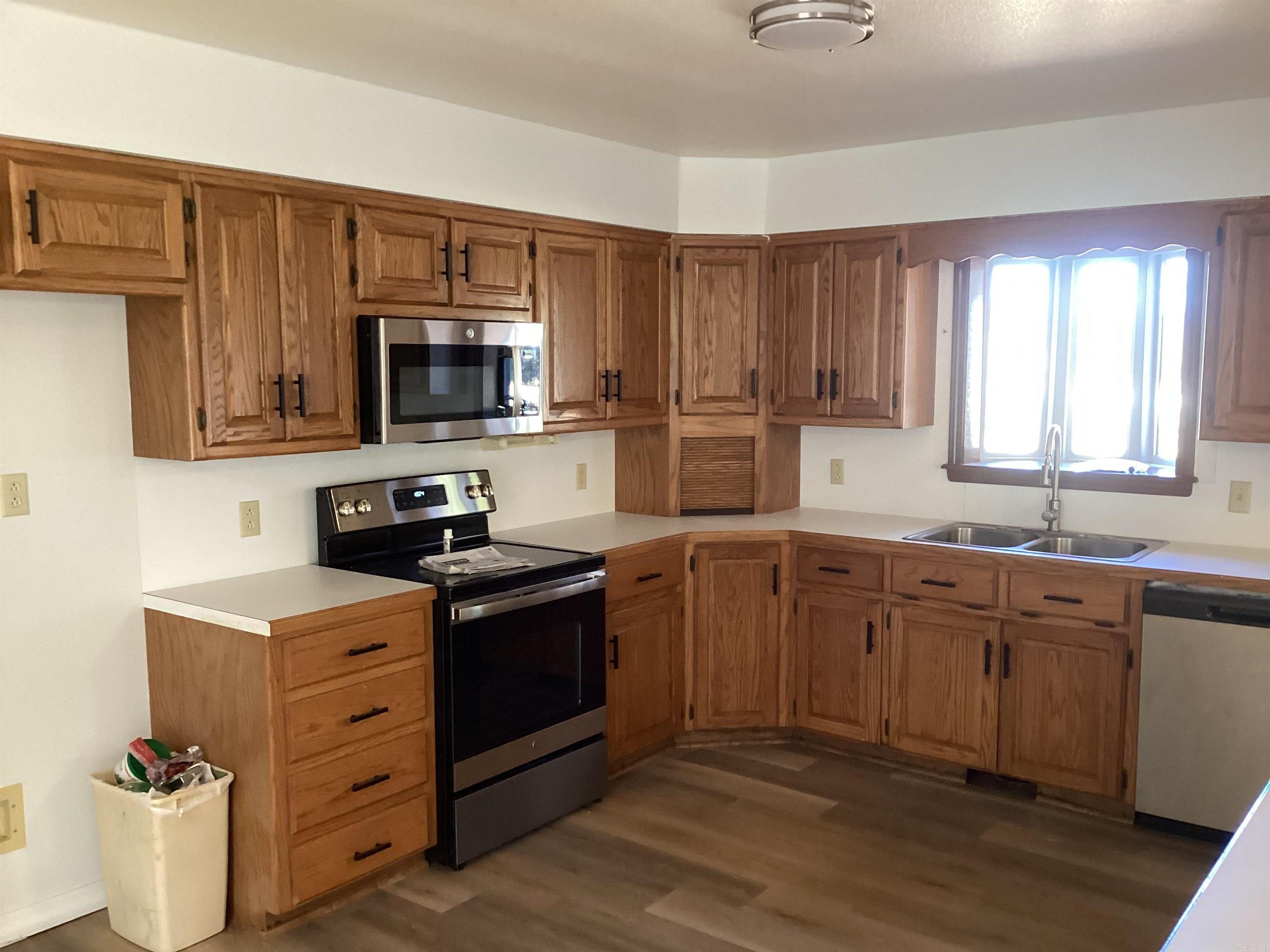 COUNTRY CLUB ESTATES - Residential