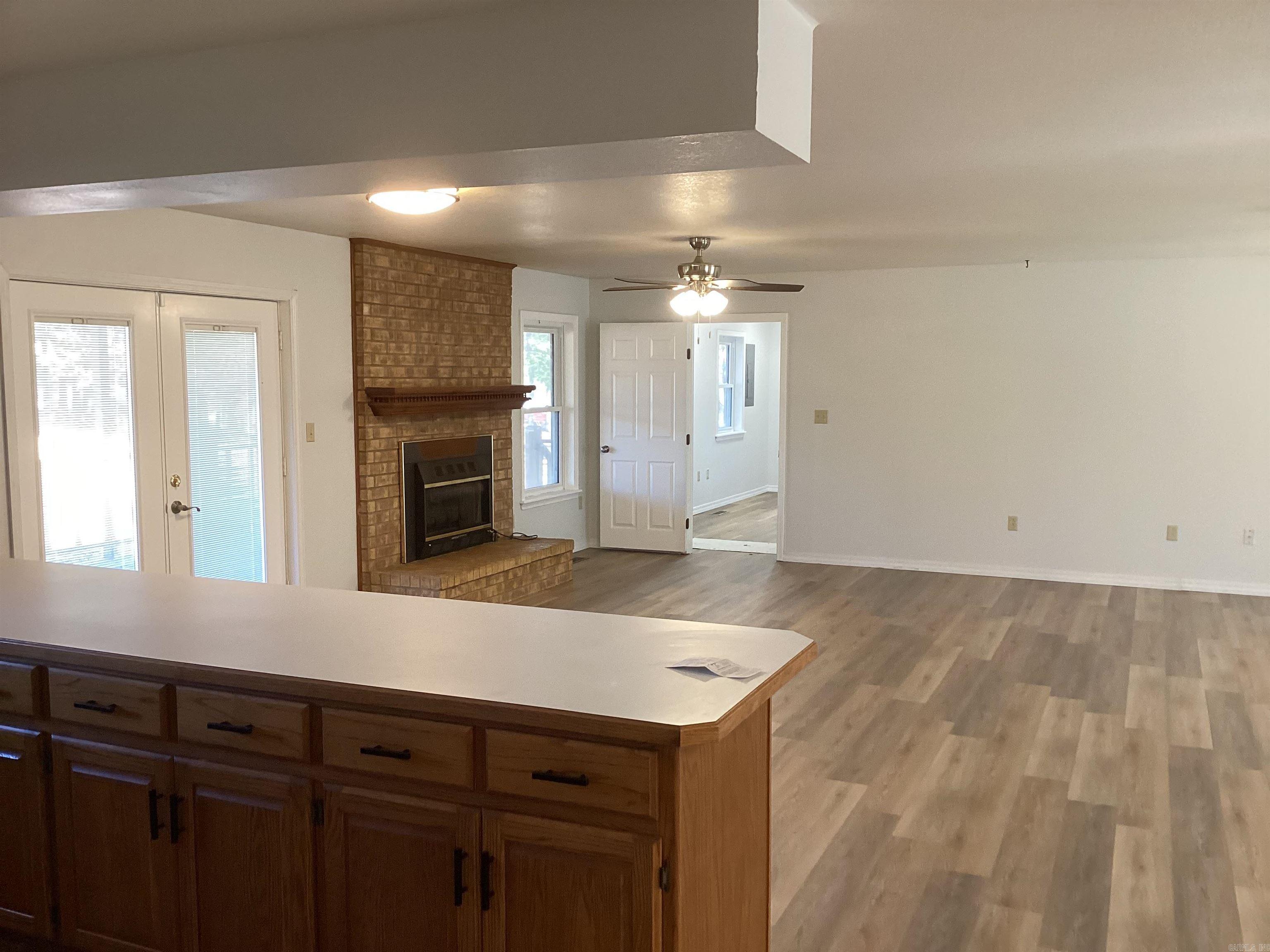 COUNTRY CLUB ESTATES - Residential