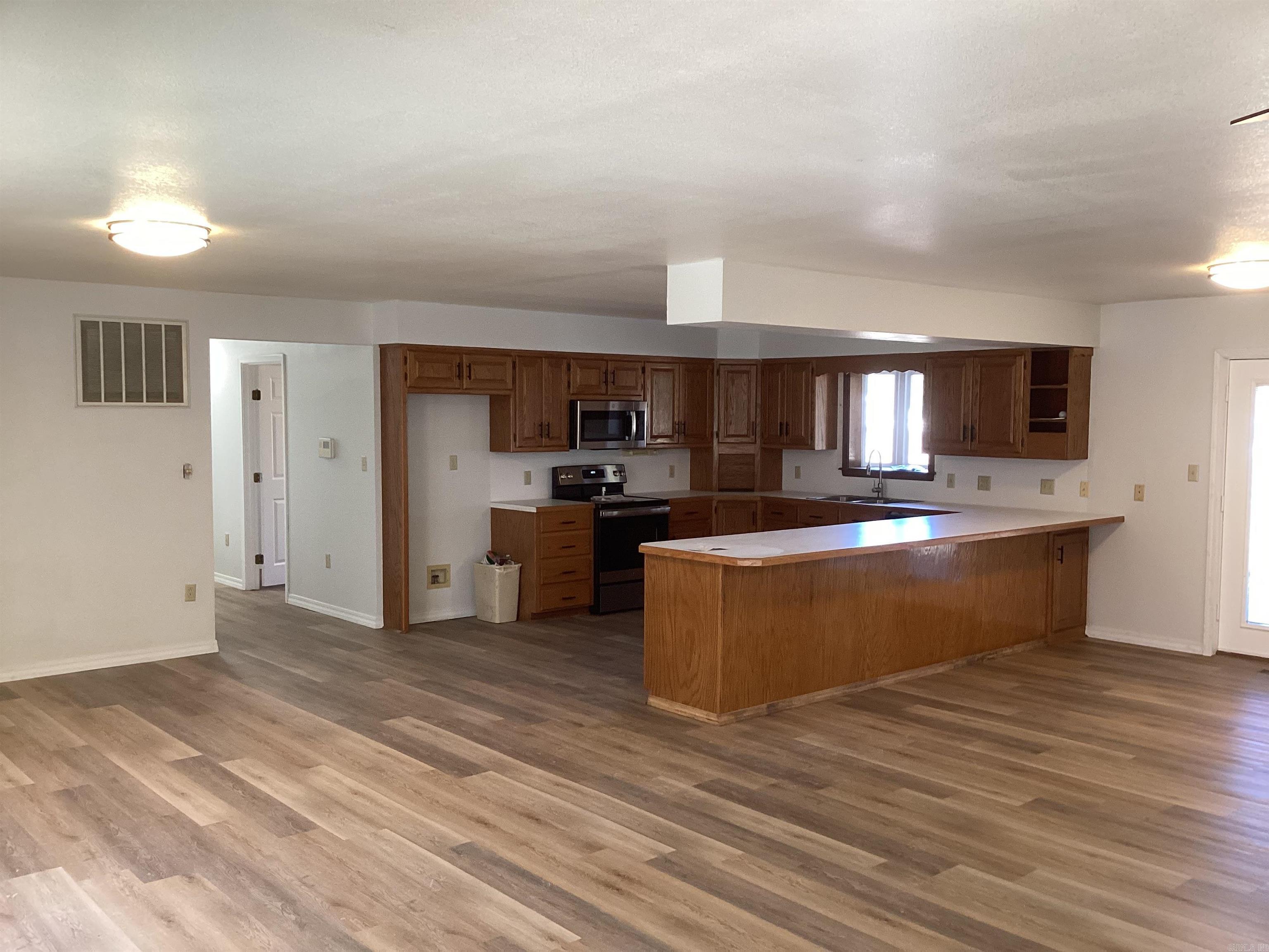 COUNTRY CLUB ESTATES - Residential