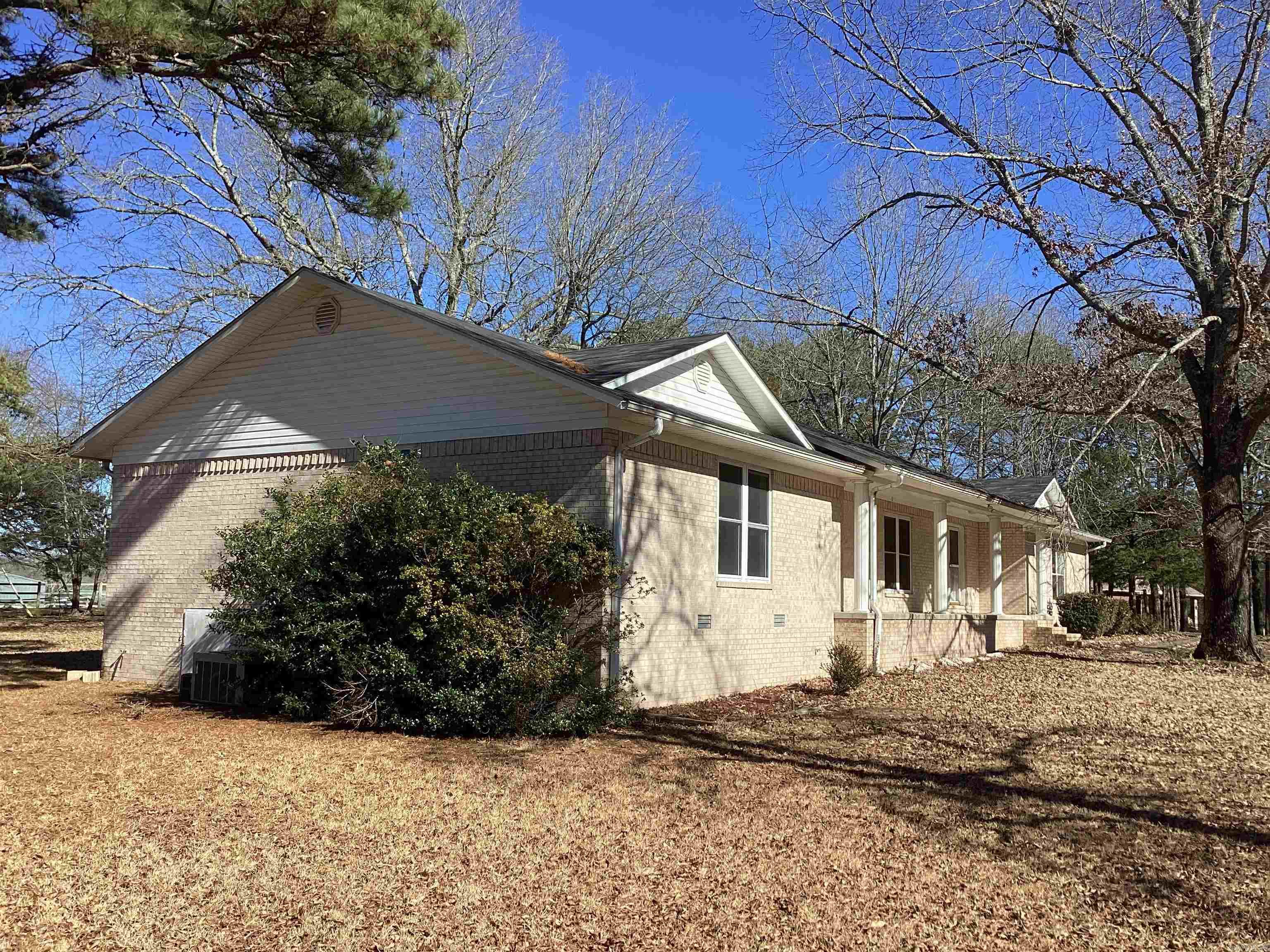 COUNTRY CLUB ESTATES - Residential