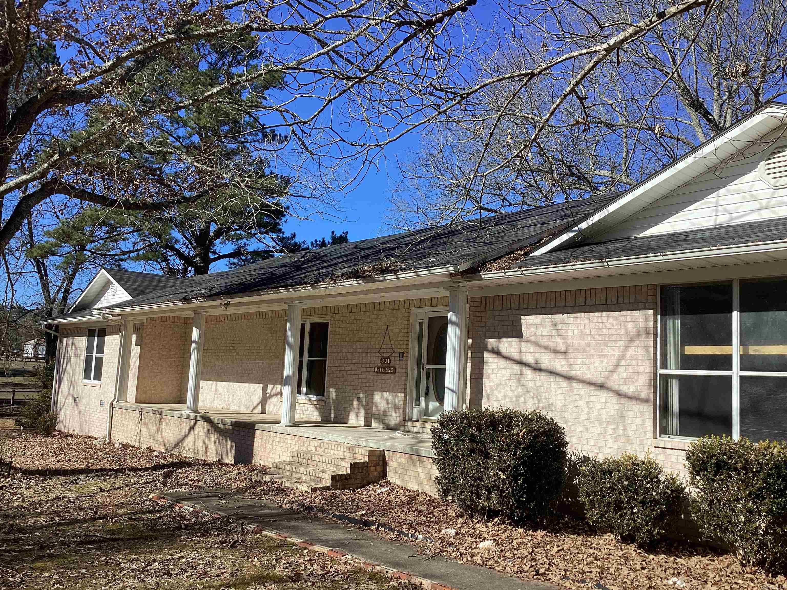 COUNTRY CLUB ESTATES - Residential