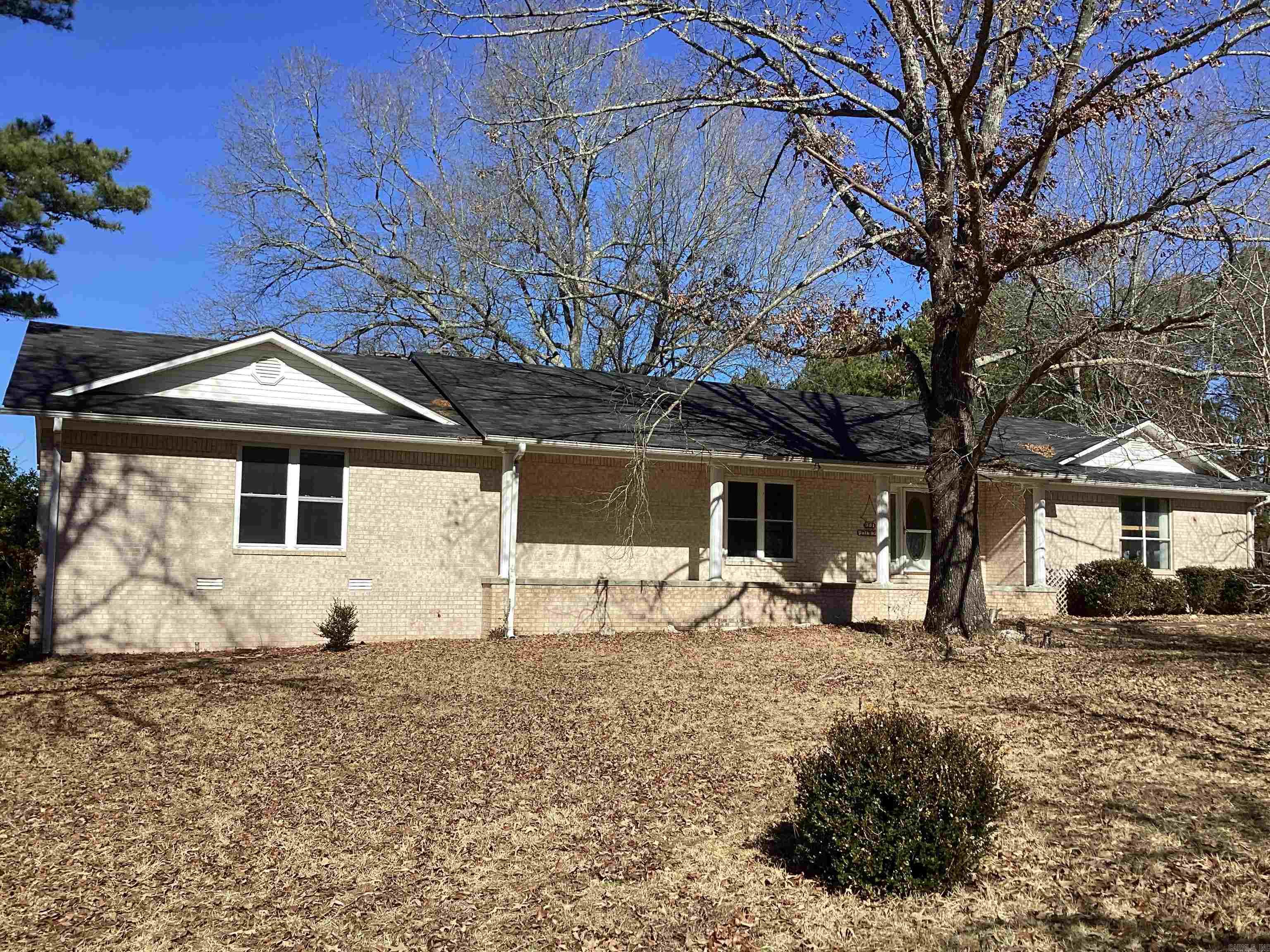 COUNTRY CLUB ESTATES - Residential