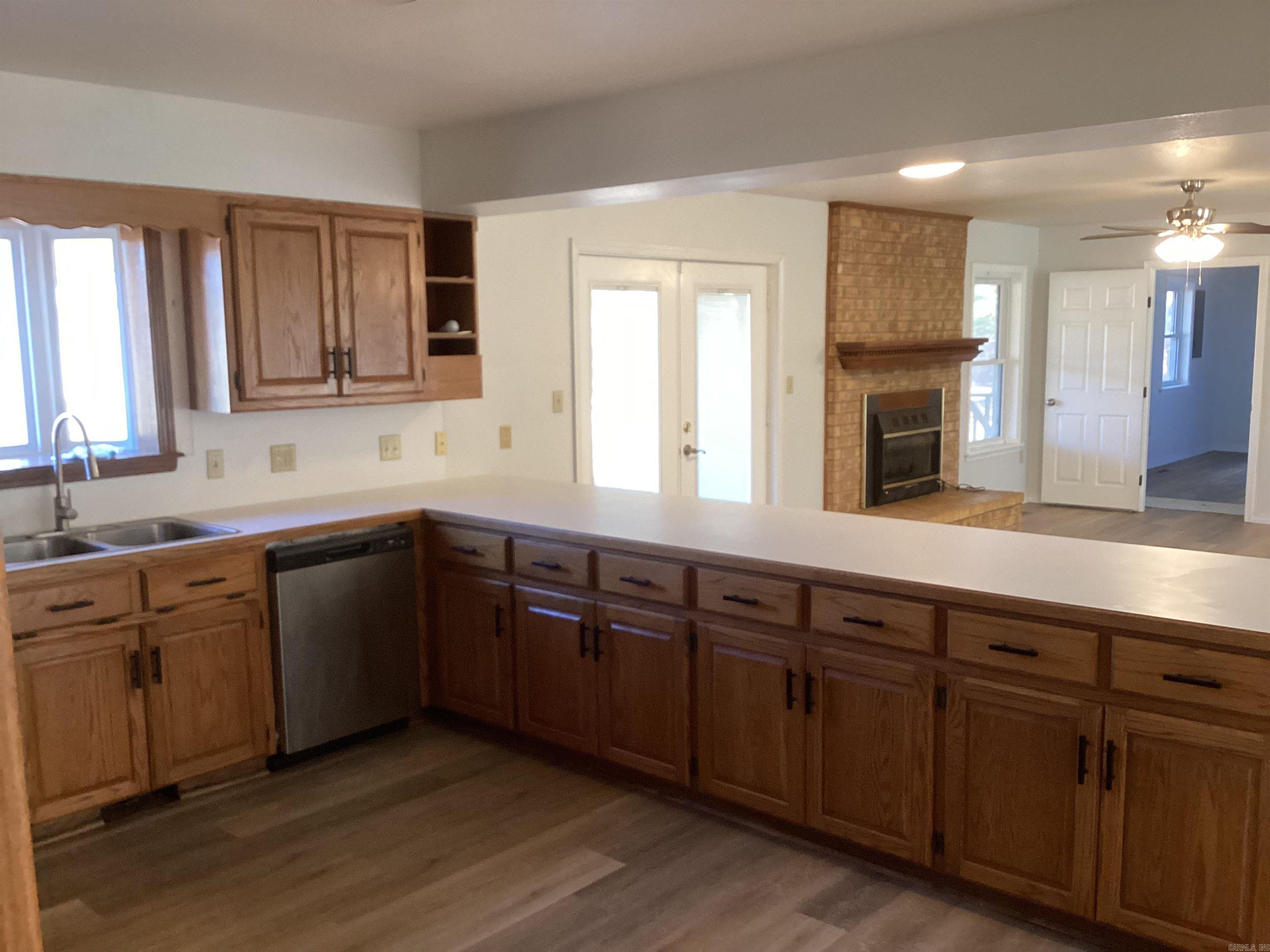 COUNTRY CLUB ESTATES - Residential