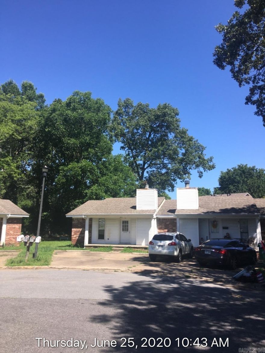 Great two bedroom one bathroom duplex. Call today!