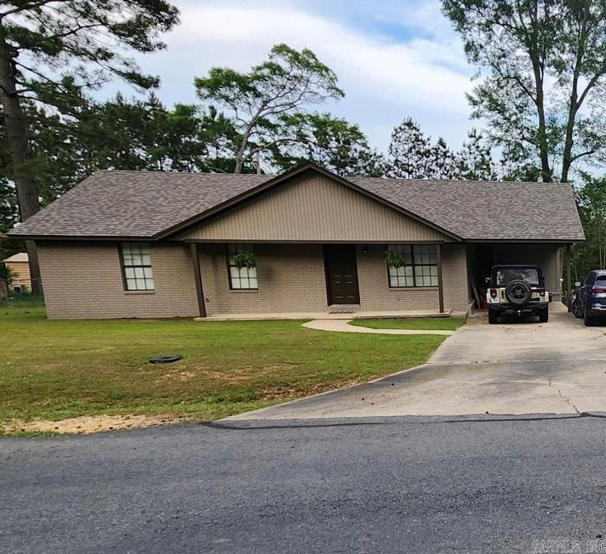 This charming traditional home, boost updates, new paint, new deck and located in a walkable neighborhood.