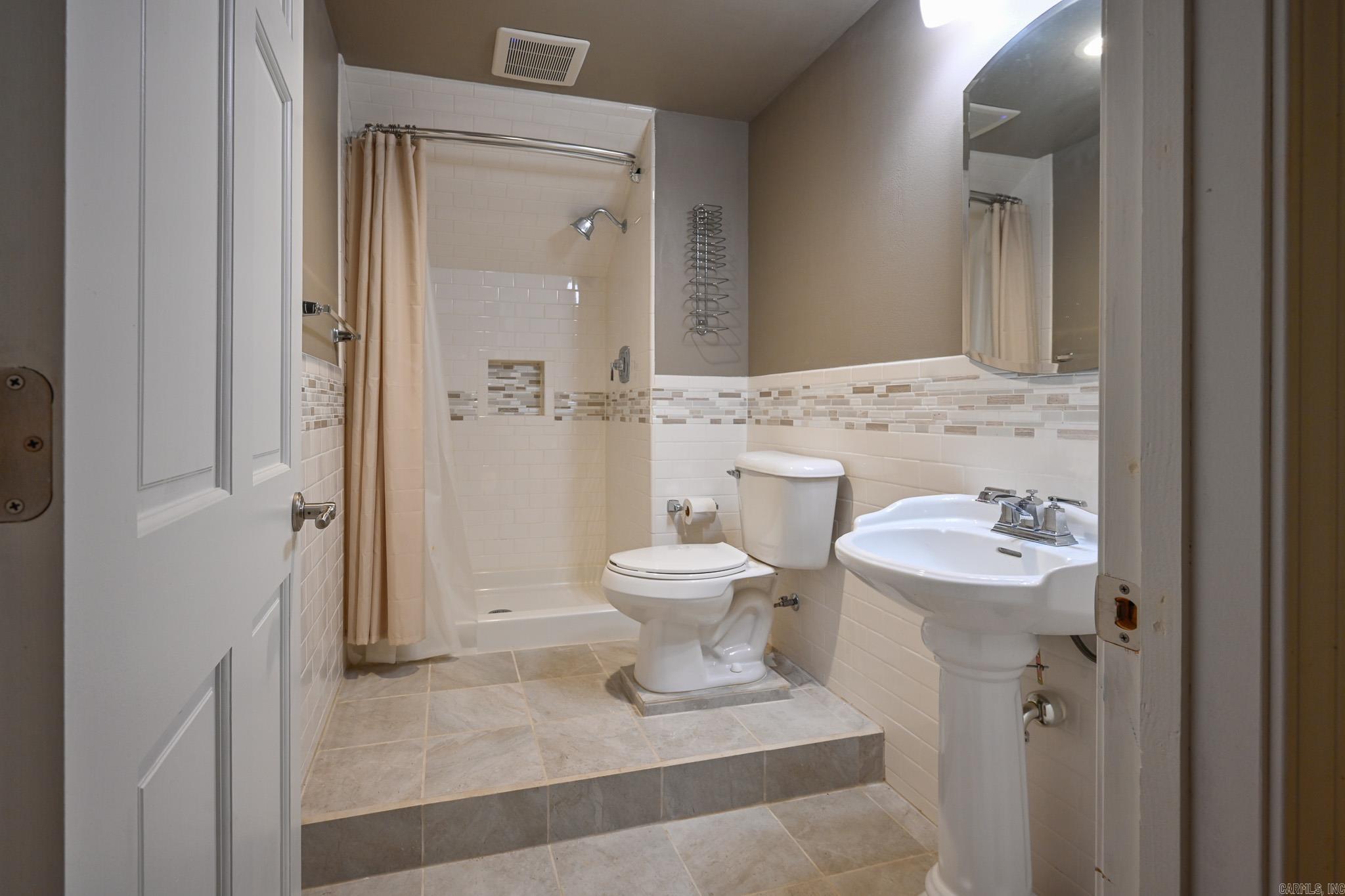 HAMILTONS ADDITION - Residential