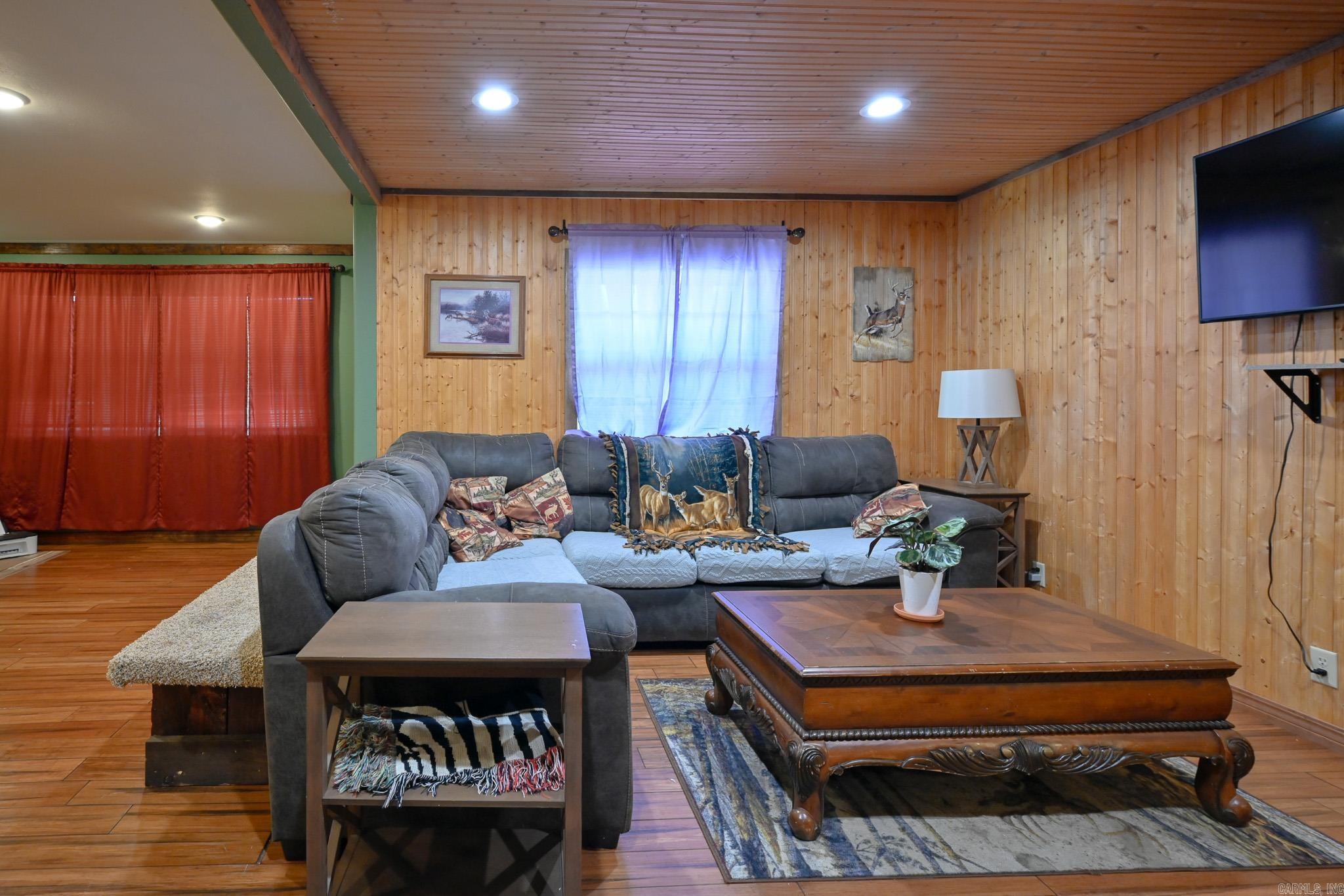 HAMILTONS ADDITION - Residential