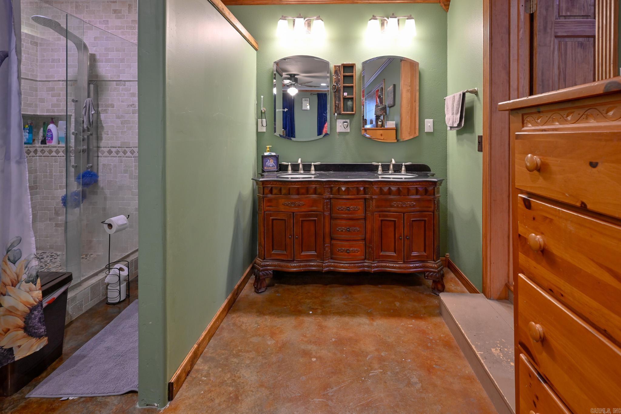 HAMILTONS ADDITION - Residential