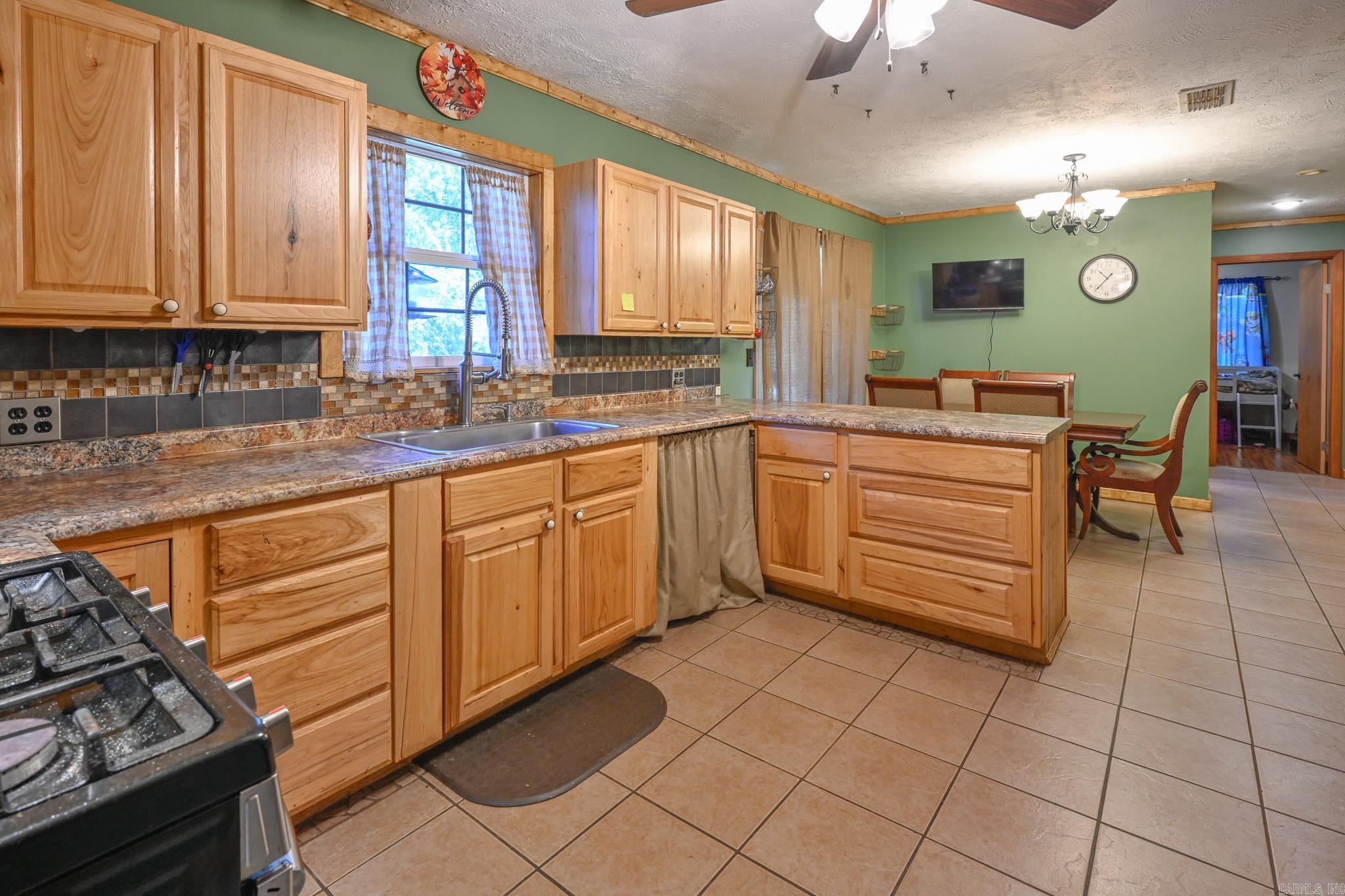 HAMILTONS ADDITION - Residential