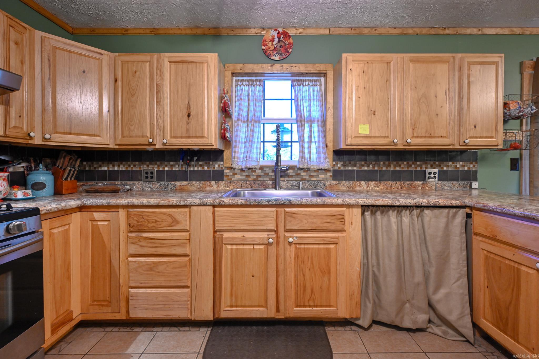 HAMILTONS ADDITION - Residential