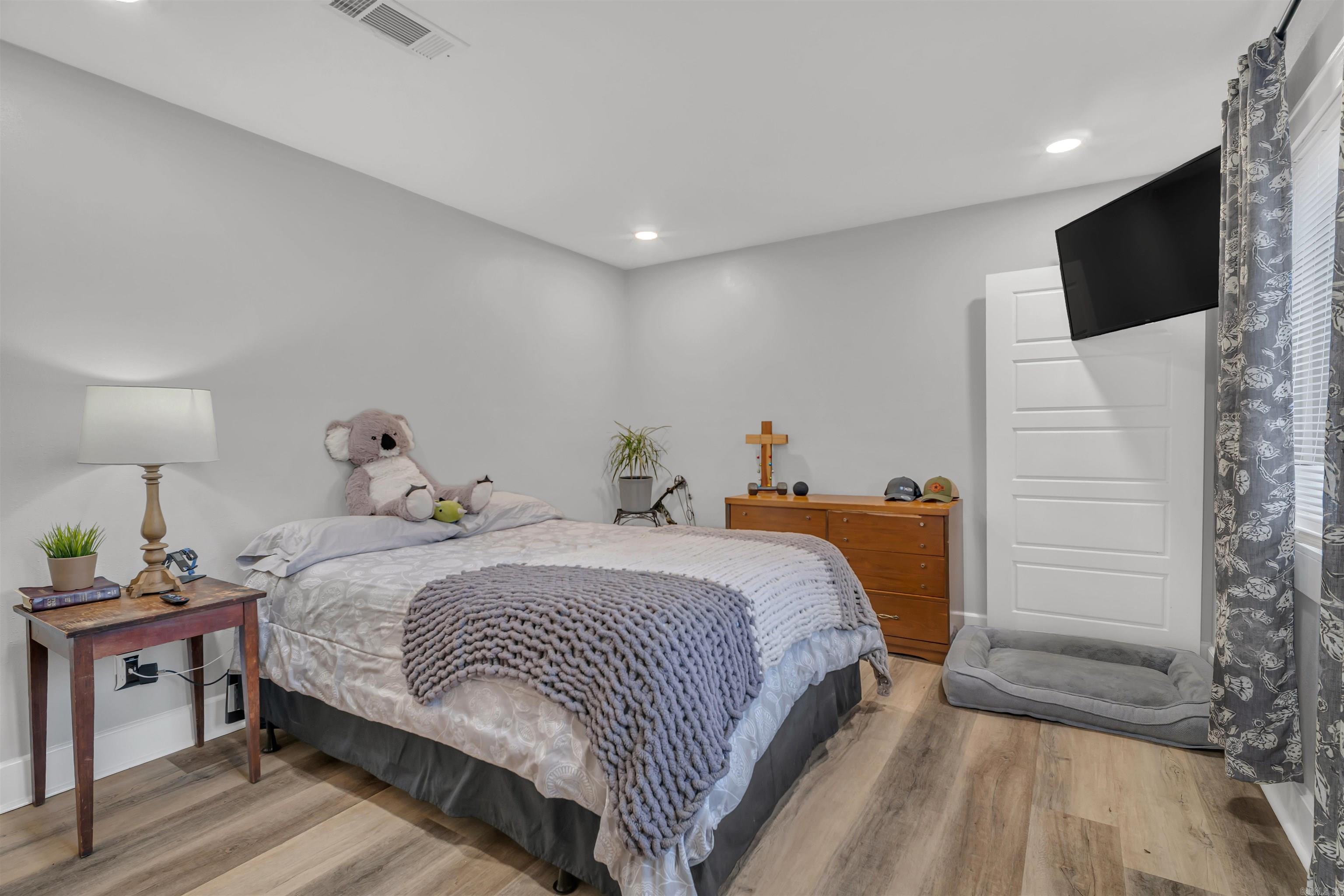 CLIFTONS ADDN - Residential