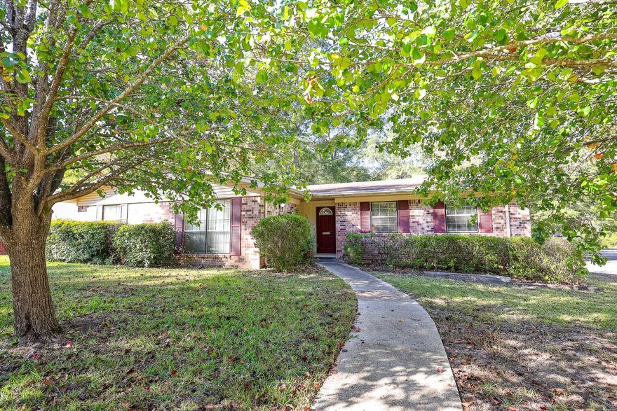 Located on a corner lot in the desirable Racquet Club area, this 3-bedroom, 2-bath home offers spacious living with an updated kitchen and flexible floor plan. The additional bonus room provides the perfect option for a 4th bedroom, office, or playroom. Conveniently situated near schools, shopping, and dining, this home combines comfort, location, and functionality in one great package.