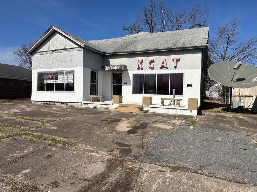 PERFECT Investment Property! Old Radio Station Where Famous Singers Have Performed On Site!! Property Is Being Sold As Is, Where Is- There Is Additional Land On The Back Side Of Property That Could Be Used For Extra Parking Or Adding Onto Current Dwelling Or Even A New Building!  *Agent See Remarks*
