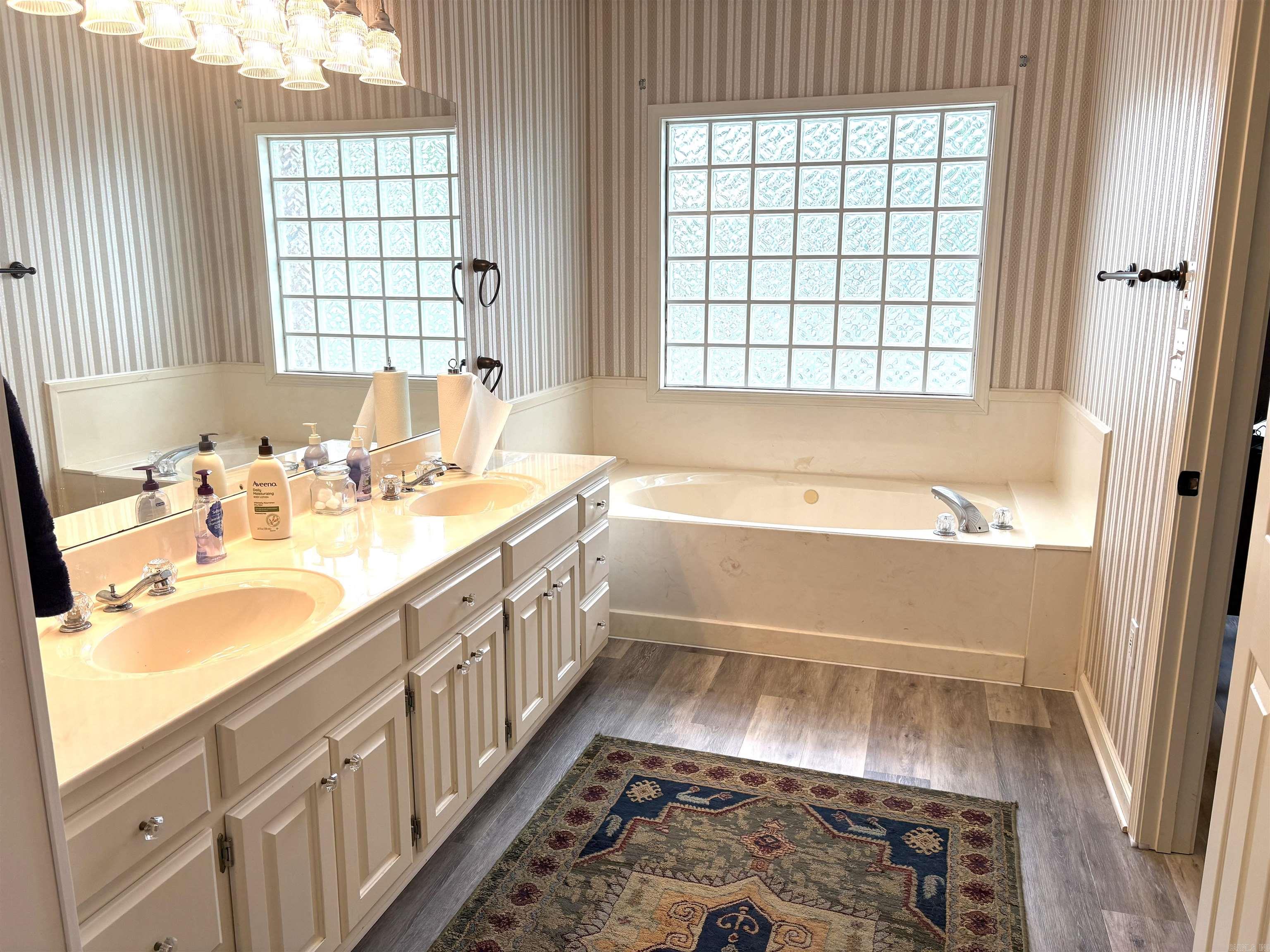 RIVER OAKS - Residential