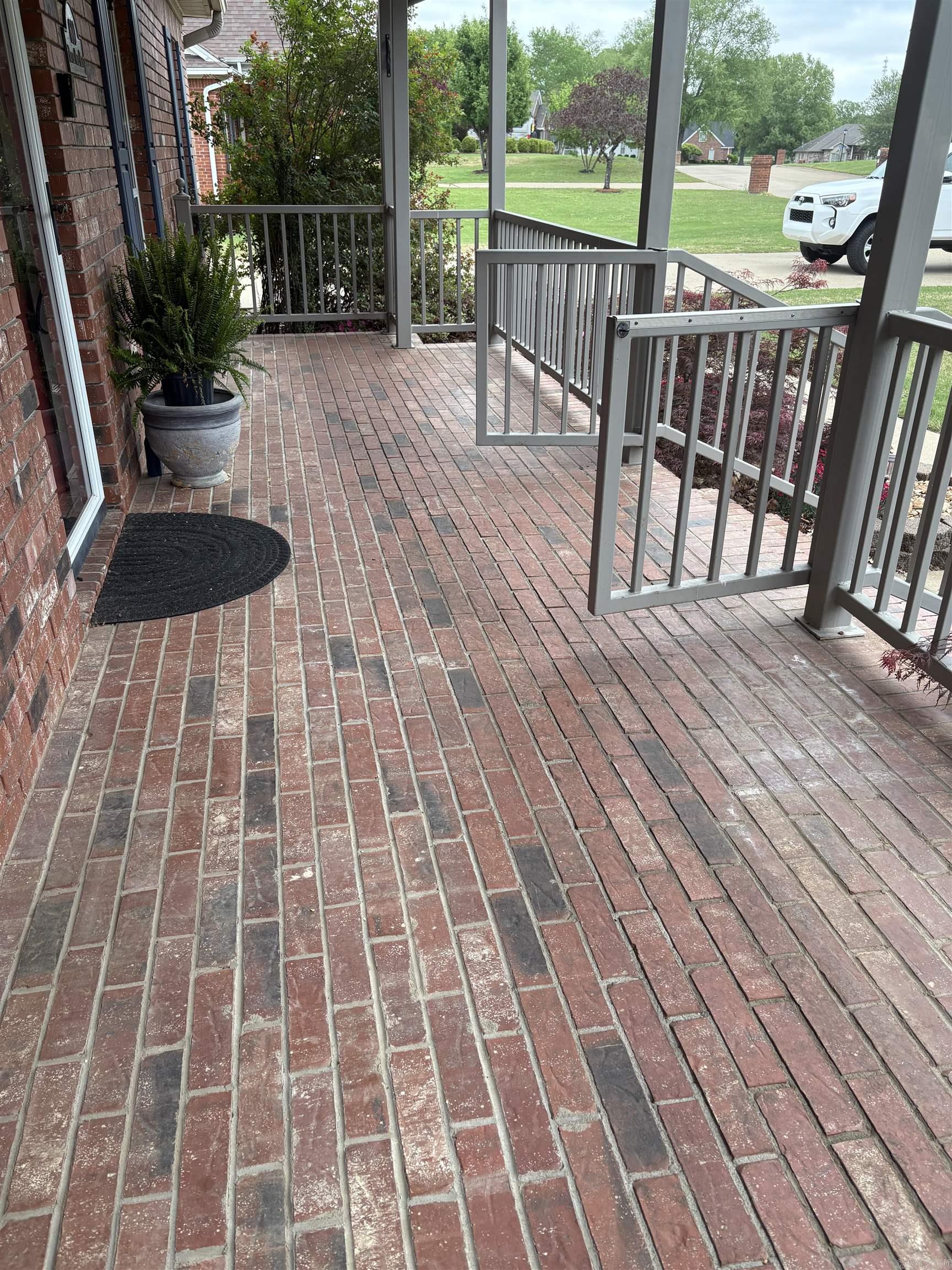 RIVER OAKS - Residential