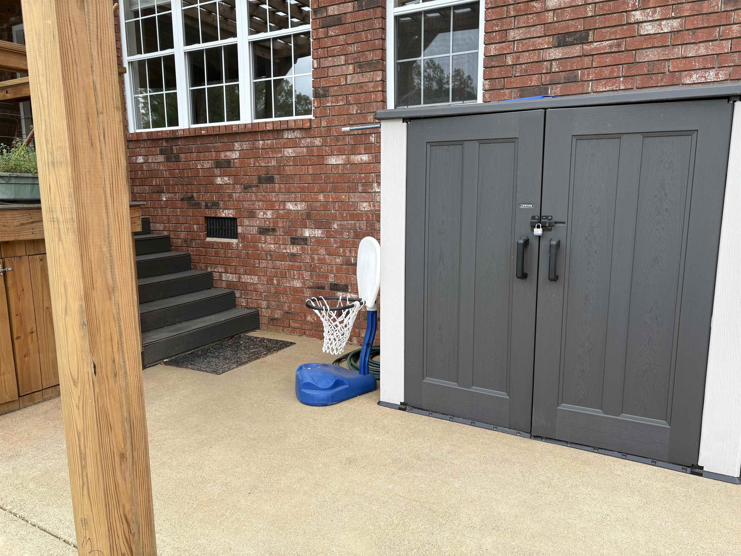 RIVER OAKS - Residential