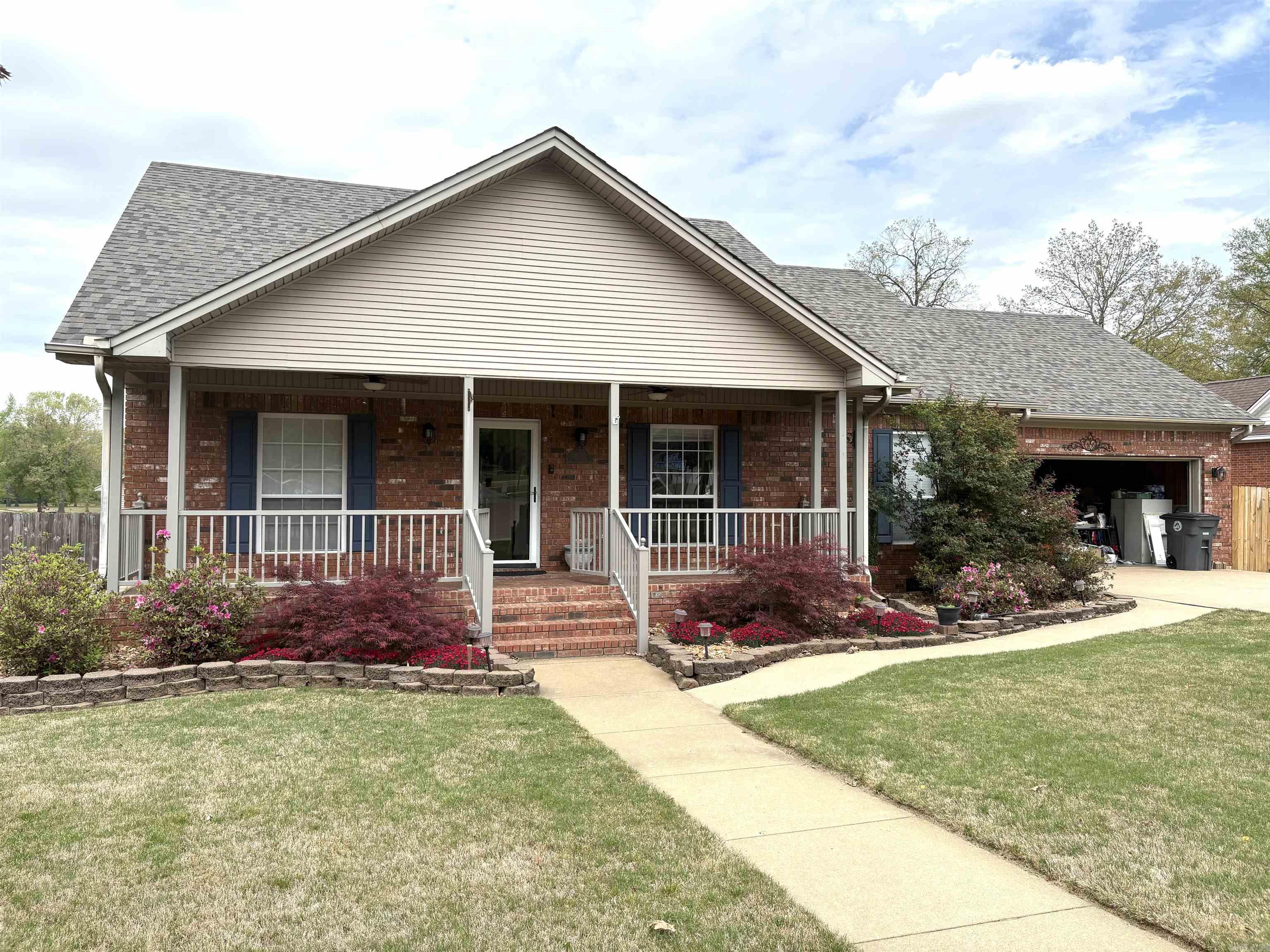 RIVER OAKS - Residential