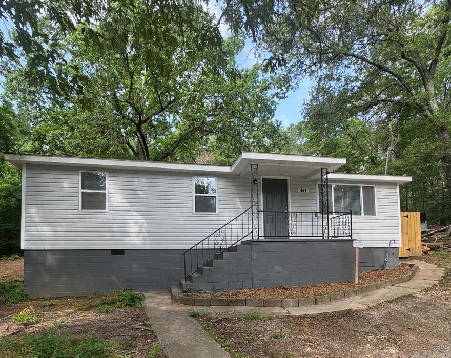 Welcome home to 461 Walnut St in Hot Springs. This home is 3 bedrooms, 2 bathrooms. This home is move-in ready! AGENTS -SEE REMARKS