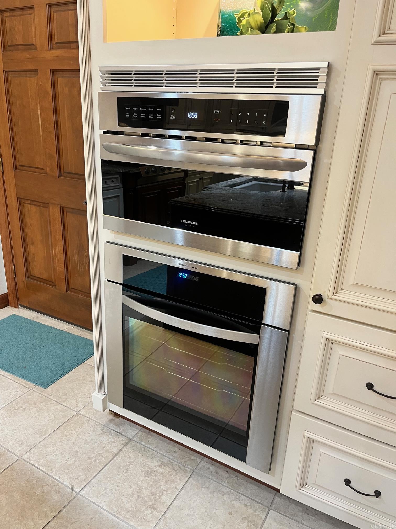 WELLINGTON POINTE - Residential