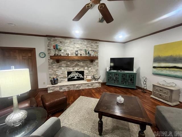 WELLINGTON POINTE - Residential