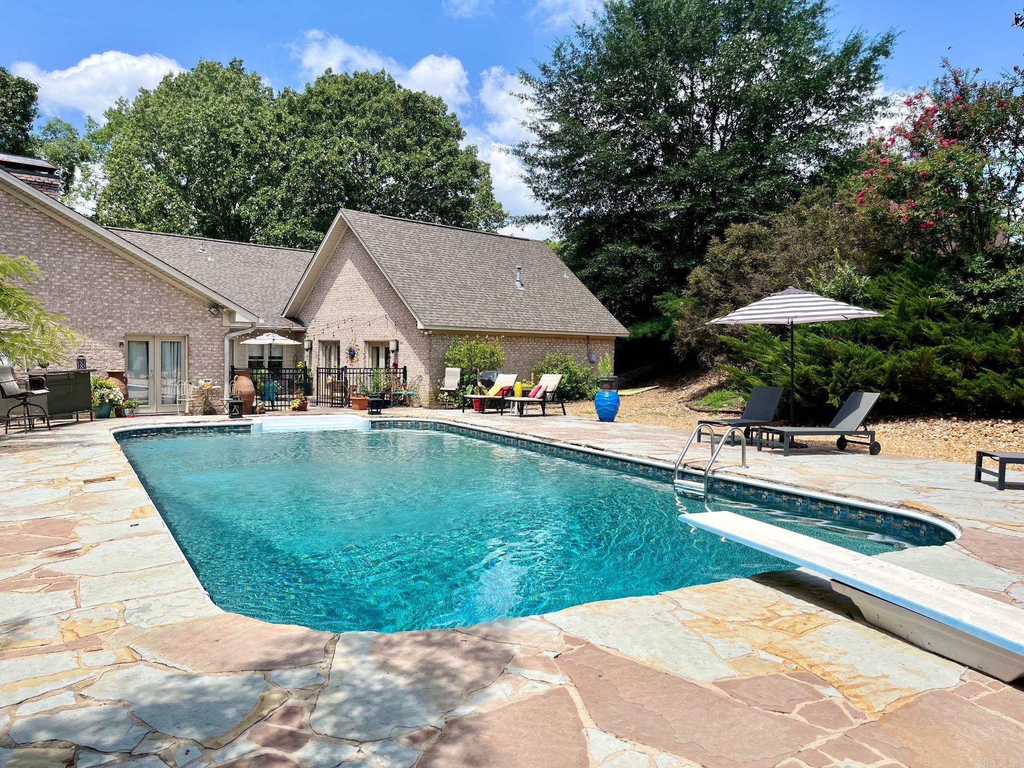 WELLINGTON POINTE - Residential