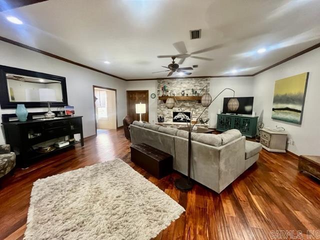 WELLINGTON POINTE - Residential