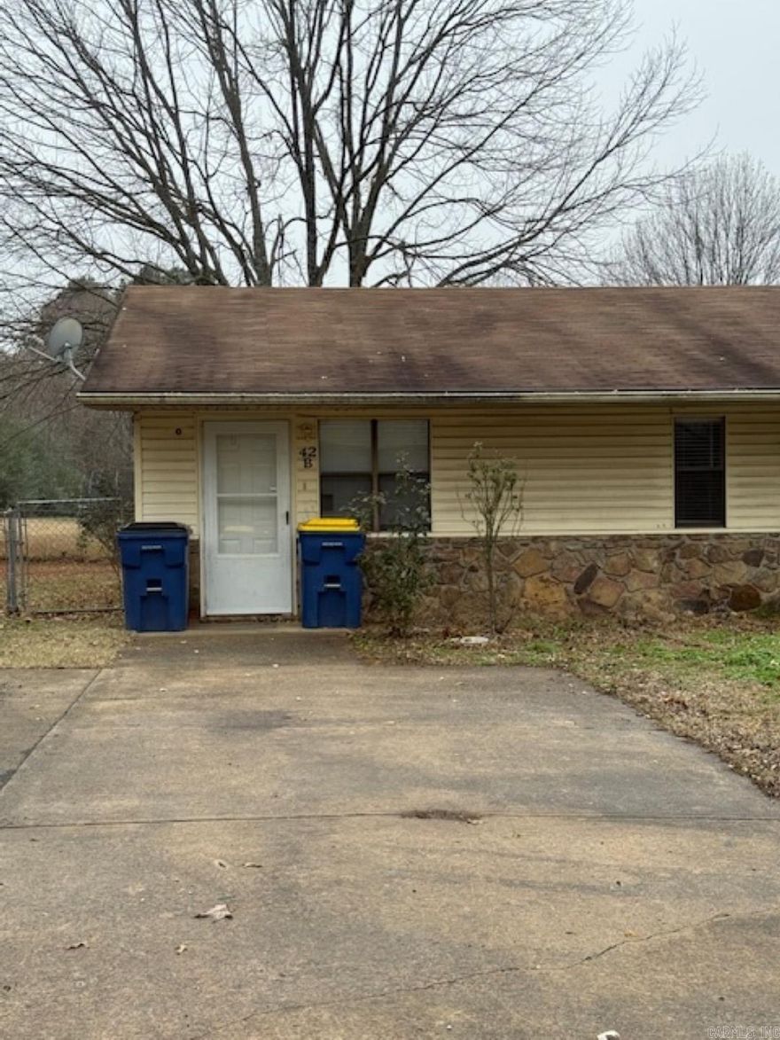 Cozy 2 bd 1 ba duplex in the heart of Cabot. This property has a fenced in yard and a storage shed. Close to local shopping, restaurants, and schools. Schedule today!