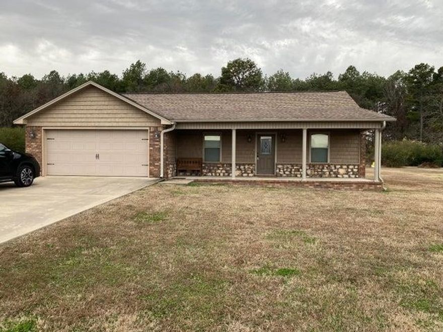 Immaculate home in the Pottsville School District. Large open kitchen, dining, and living area. Split floor plan, of 3 bedrooms and 2 full baths. Marble vanity tops in both baths with a roomy walk-in shower in the master bath. Large roomy closets with builtins in each bedroom. Double closets in the master