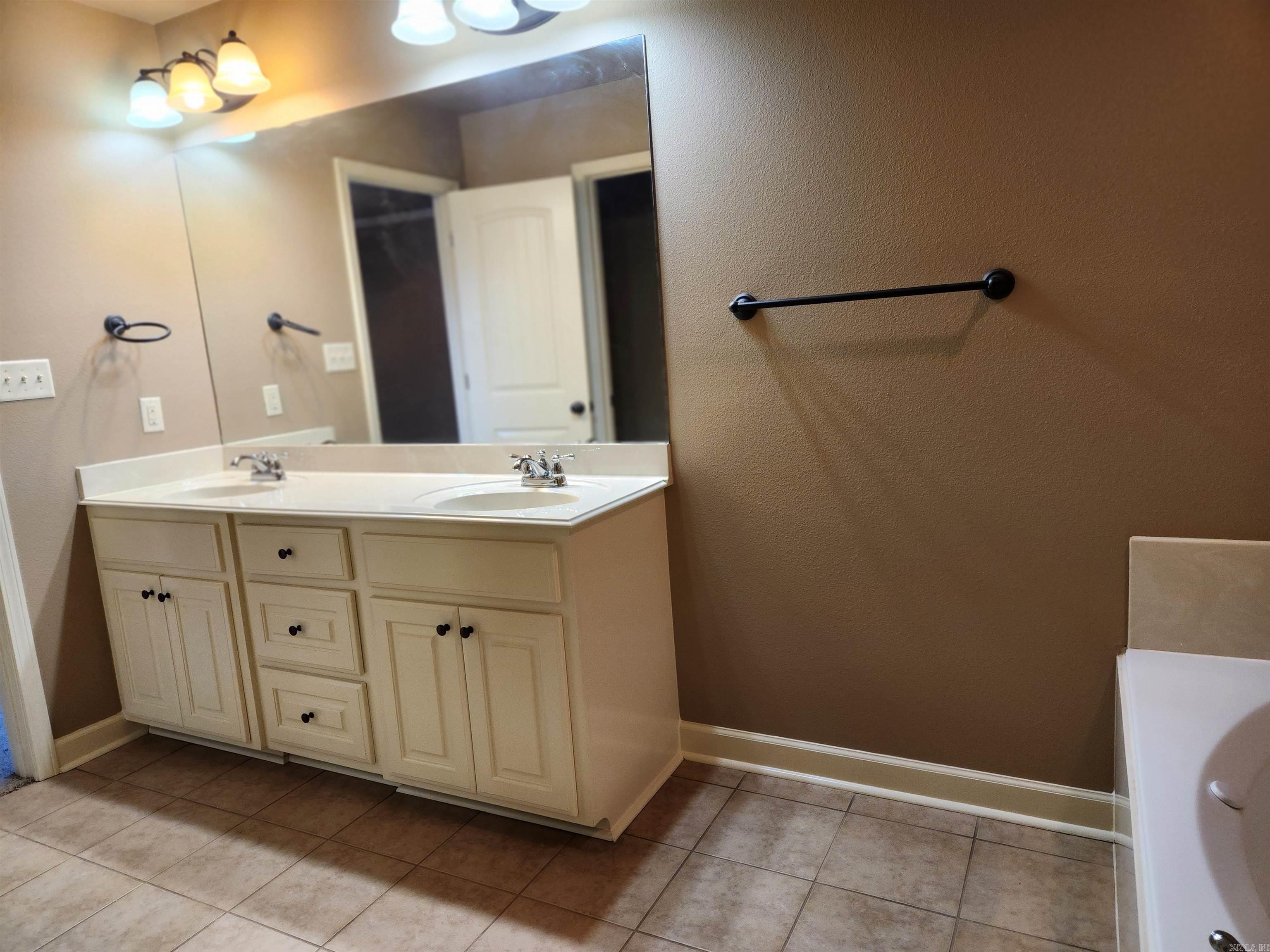 HIDDEN MEADOWS - Residential