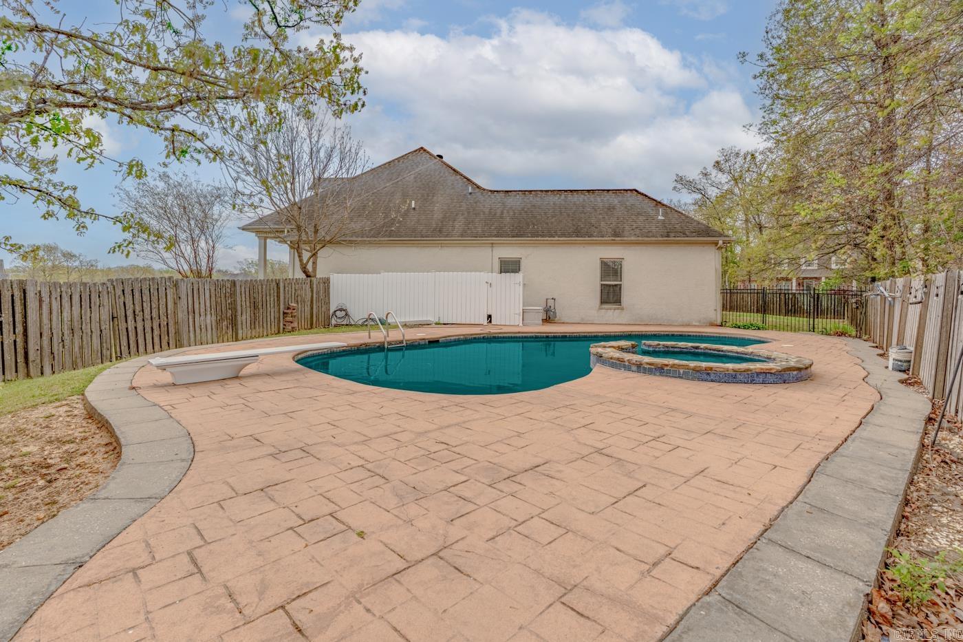 LAKE CREST ESTATES - Residential