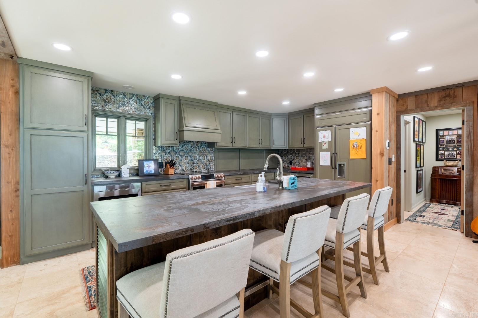 Eden Isle-Country Club - Residential
