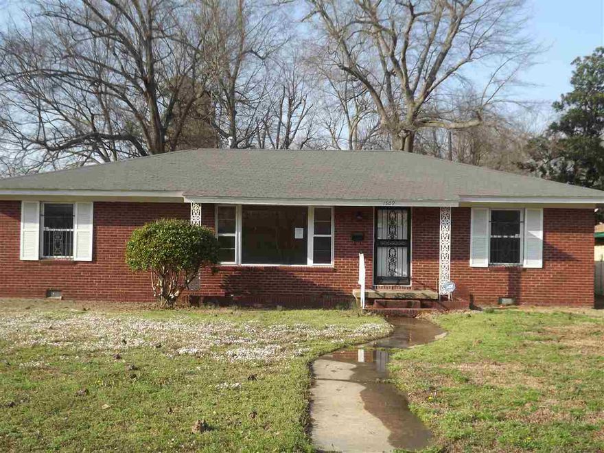 This property is now under auction terms. Pre-sale bids should be submitted through  www.Auction.com. This property is subject to a 5% buyer’s premium pursuant to the Auction Terms & Conditions (minimums may apply).Please note that the commission percentages may change between the pre-sale and auction periods so please contact listing agent to verify exact commission terms. All auction assets will be sold subject to seller approval.  Please contact listing agent for details.