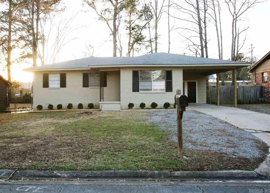 Cute 3BD/1.5BA home in Southwest Little Rock. Hardwood floors, granite countertops and ceiling fans! This property is managed by Hoffman Team so beware of scammers - we will never ask you to Cashapp us money. The lease for this property is for 18 months to 2 years with a 3% increase after the first year. Income must be 3x the amount of rent per month unless you have a housing voucher.