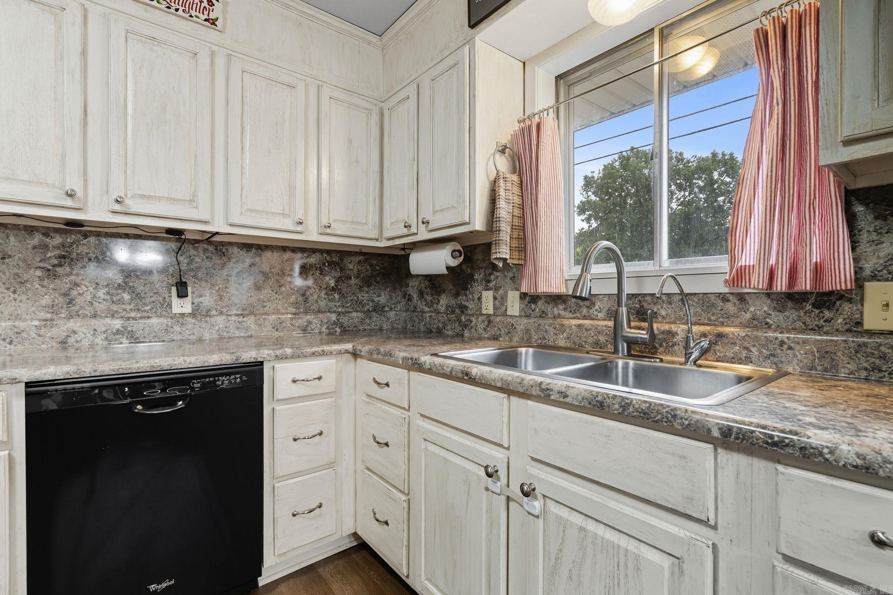 ARROWHEAD LAKE ESTATES 1 - Residential