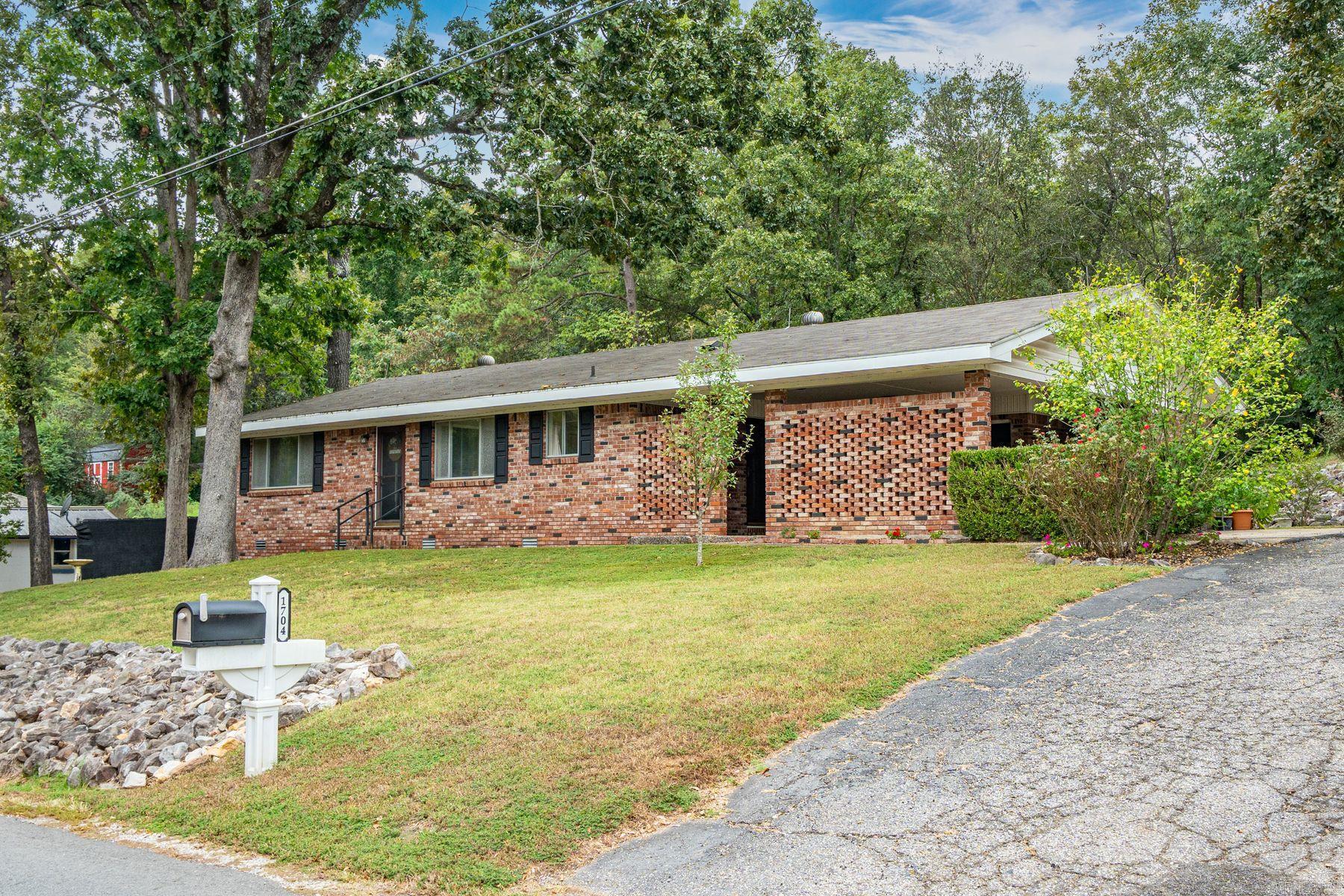 ARROWHEAD LAKE ESTATES 1 - Residential