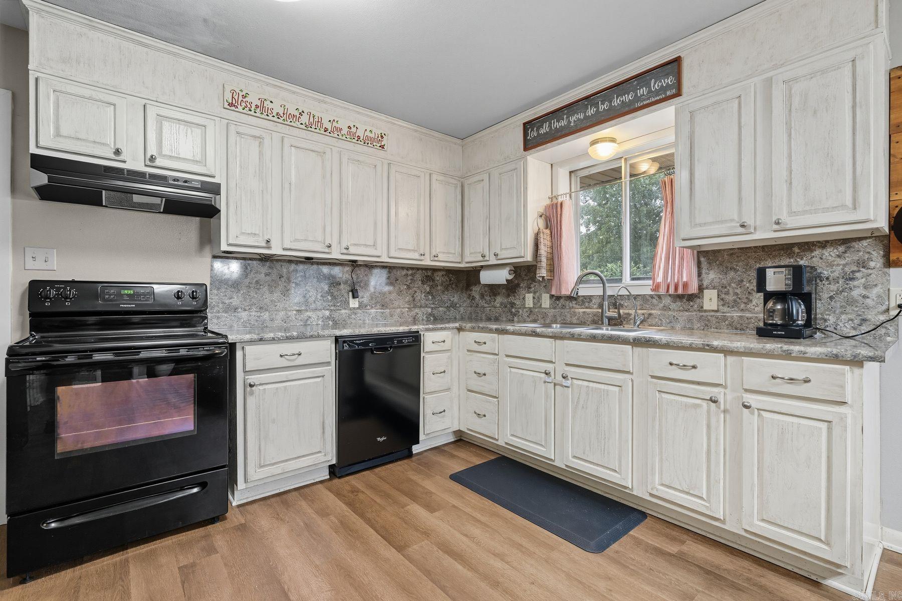 ARROWHEAD LAKE ESTATES 1 - Residential